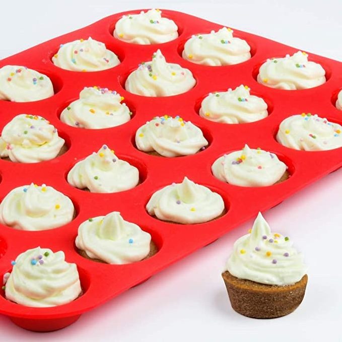 Wholesale Nonstick Bpa Free 12 Cup Round Cupcake Baking Mold Silicone Muffin Pan Cake Tray