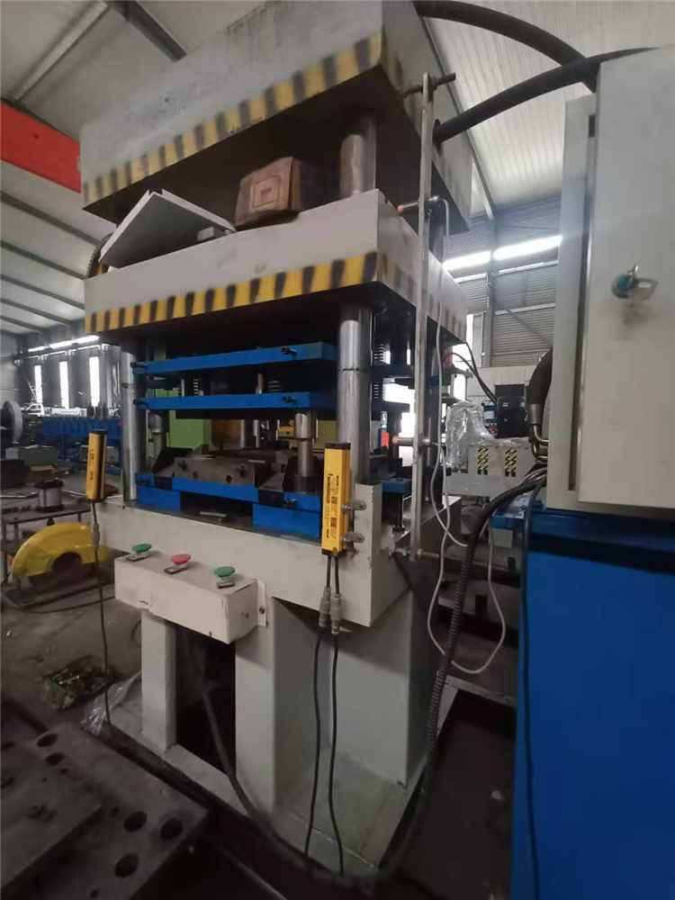 3D wall panel making machine hydraulic press advertising gusset plate roll forming machine