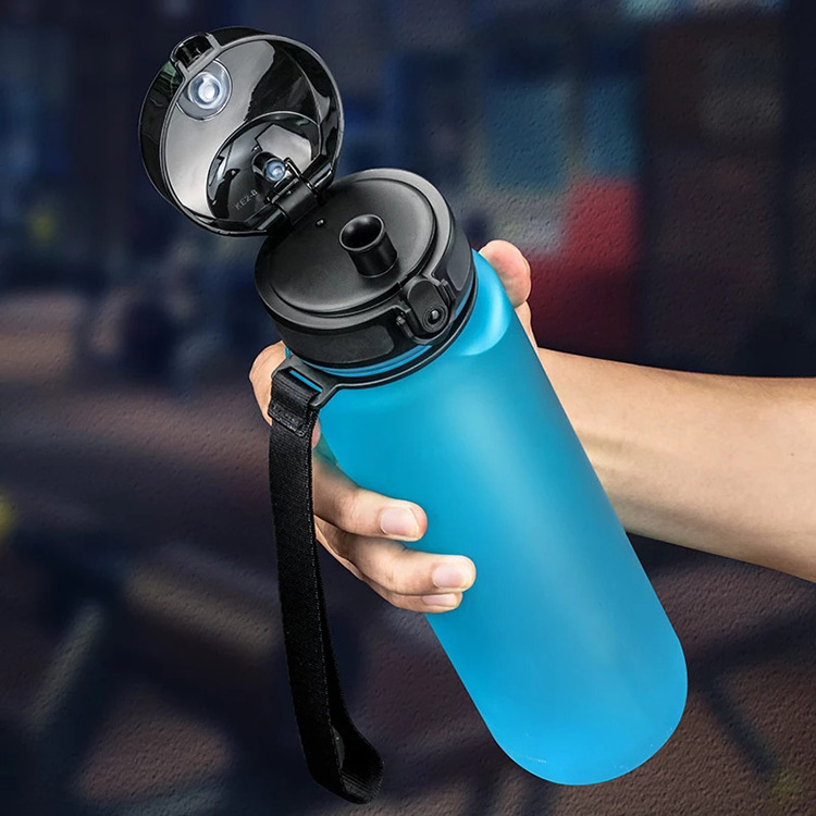 Custom BPA Free Portable Frosted Plastic Tritan Sport Water Bottle with Strap