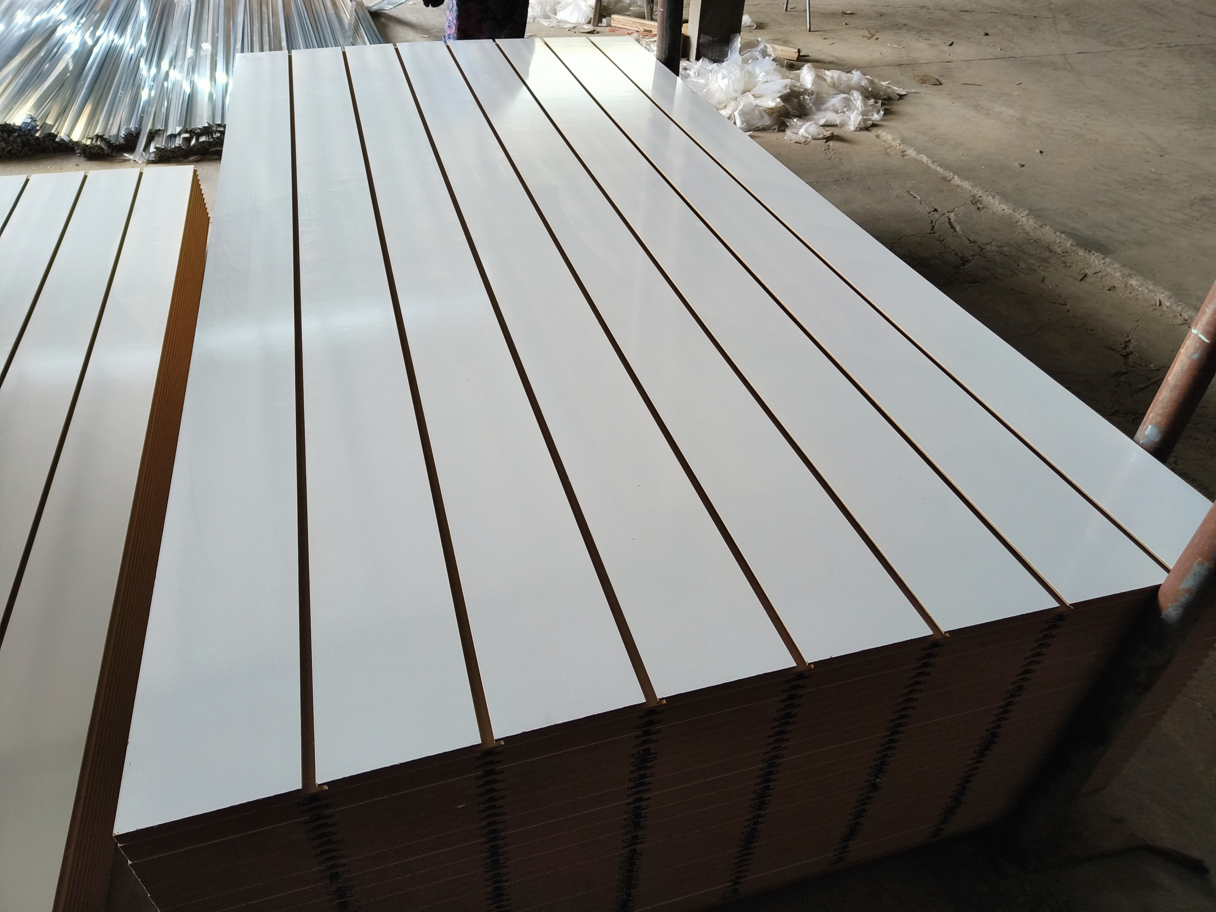 15mm/18mm  fibreboard wall retail display mdf board slatwall panel/ slotted mdf board for display racks