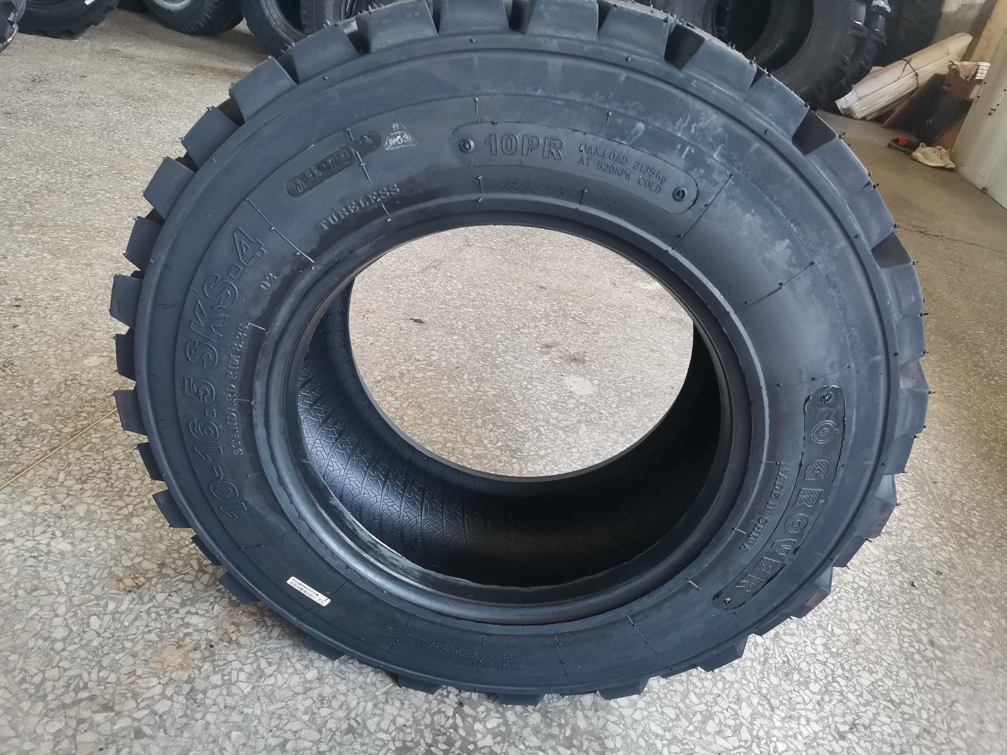 Low MOQ Bias Tyre Skidder tire SKS 12 16.5 llantas 10 16.5 tyres