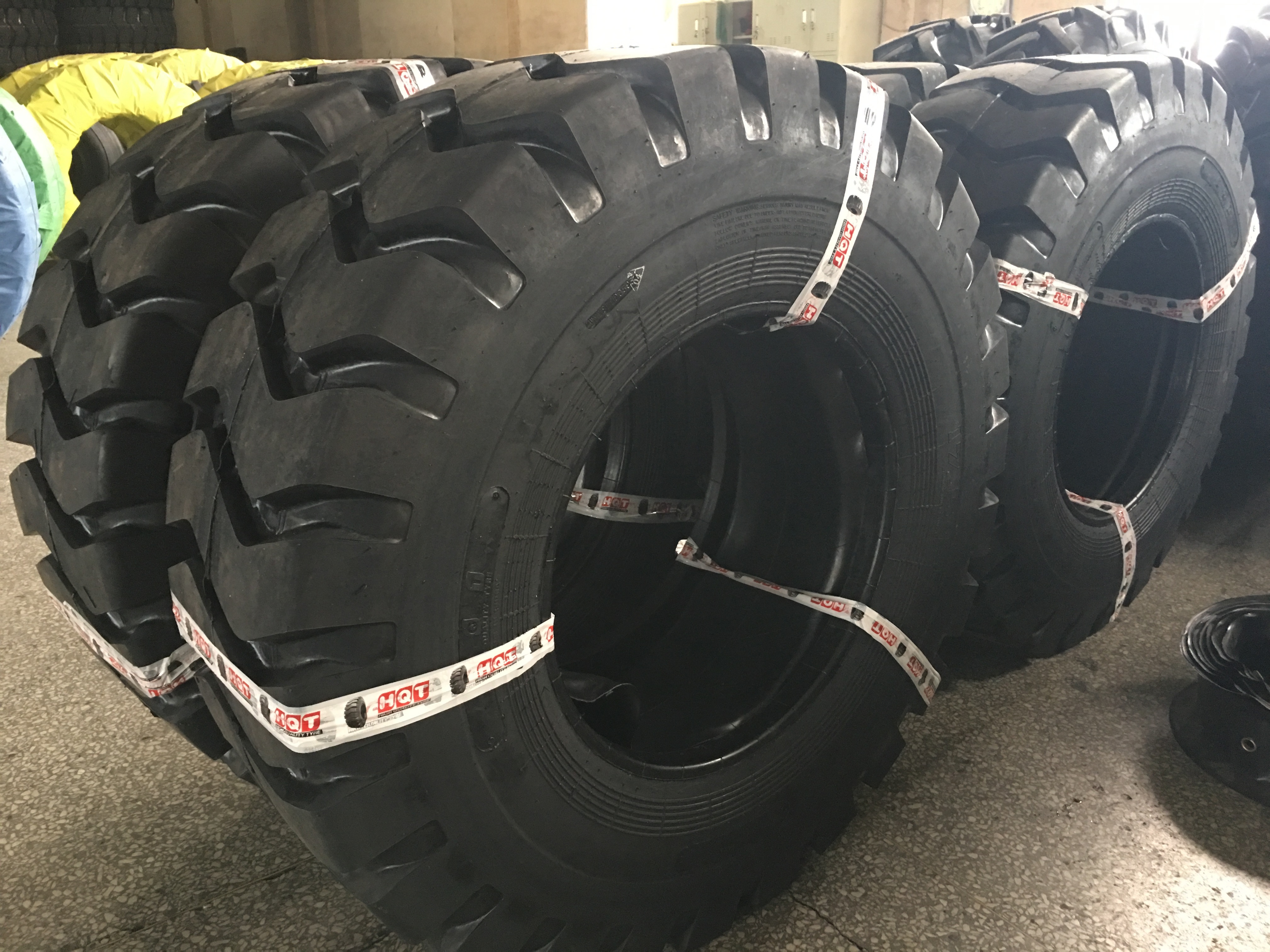 FOR LOADER AND SCRAPER OFF THE ROAD 1400-24 E3 L3 OTR BIAS NYLON TYRE