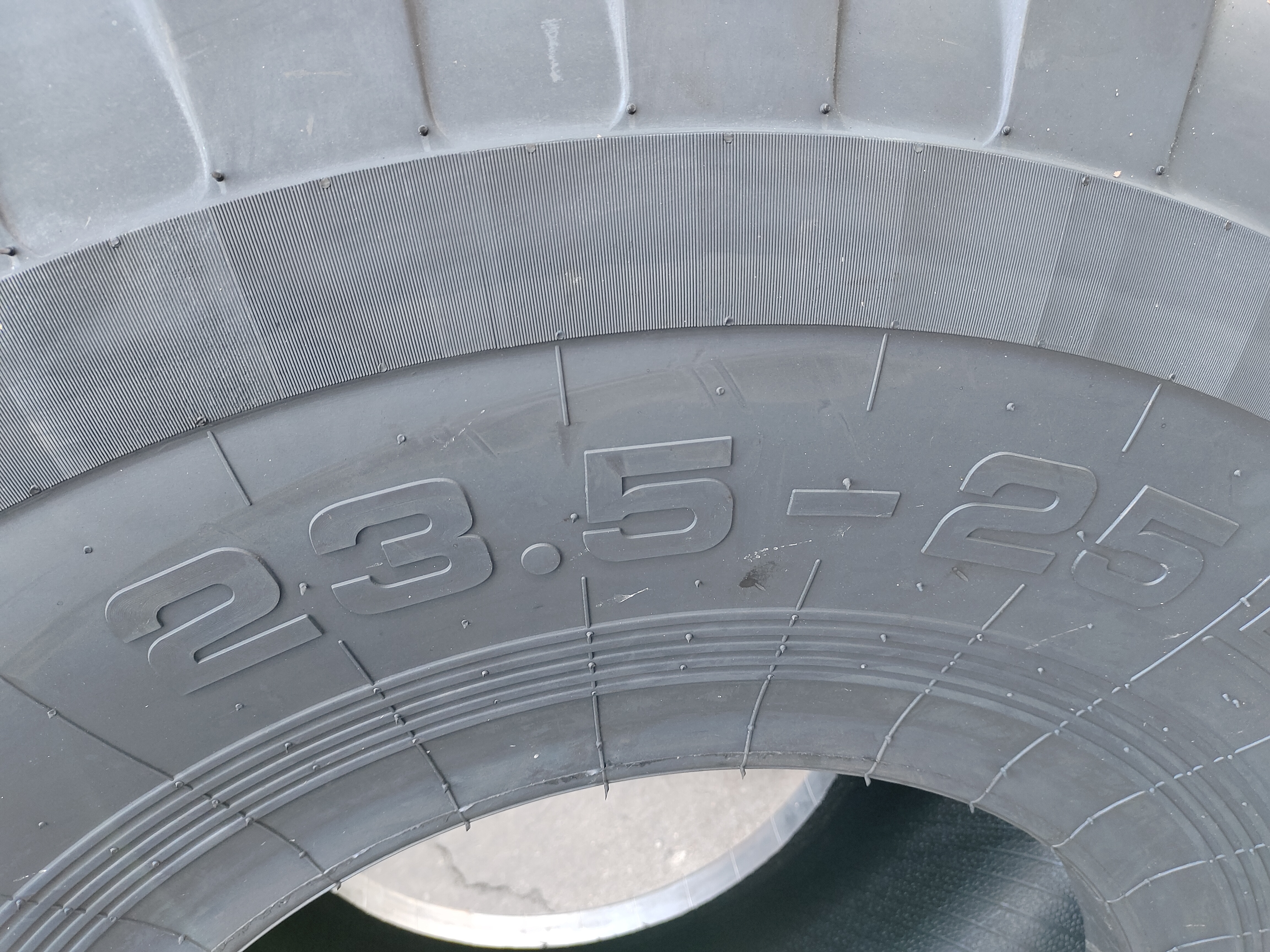 Llantas 23.5x25 loader tires Nylon bias tyres with ISO DOT REACH Certificate