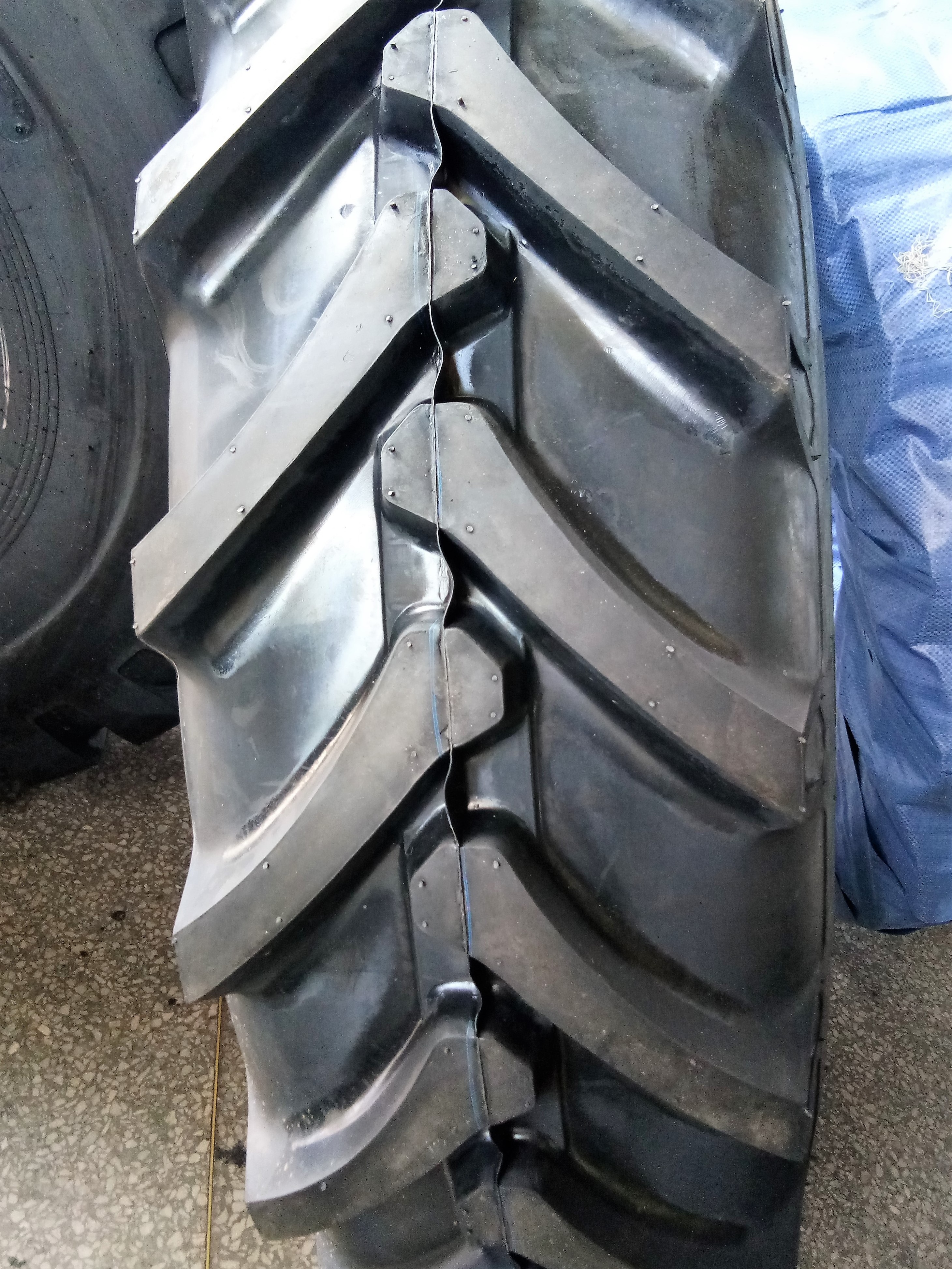 High quality R1 agriculture farm tractor tyre 16 9-28 18.4-34 18.4-38 from China supplier