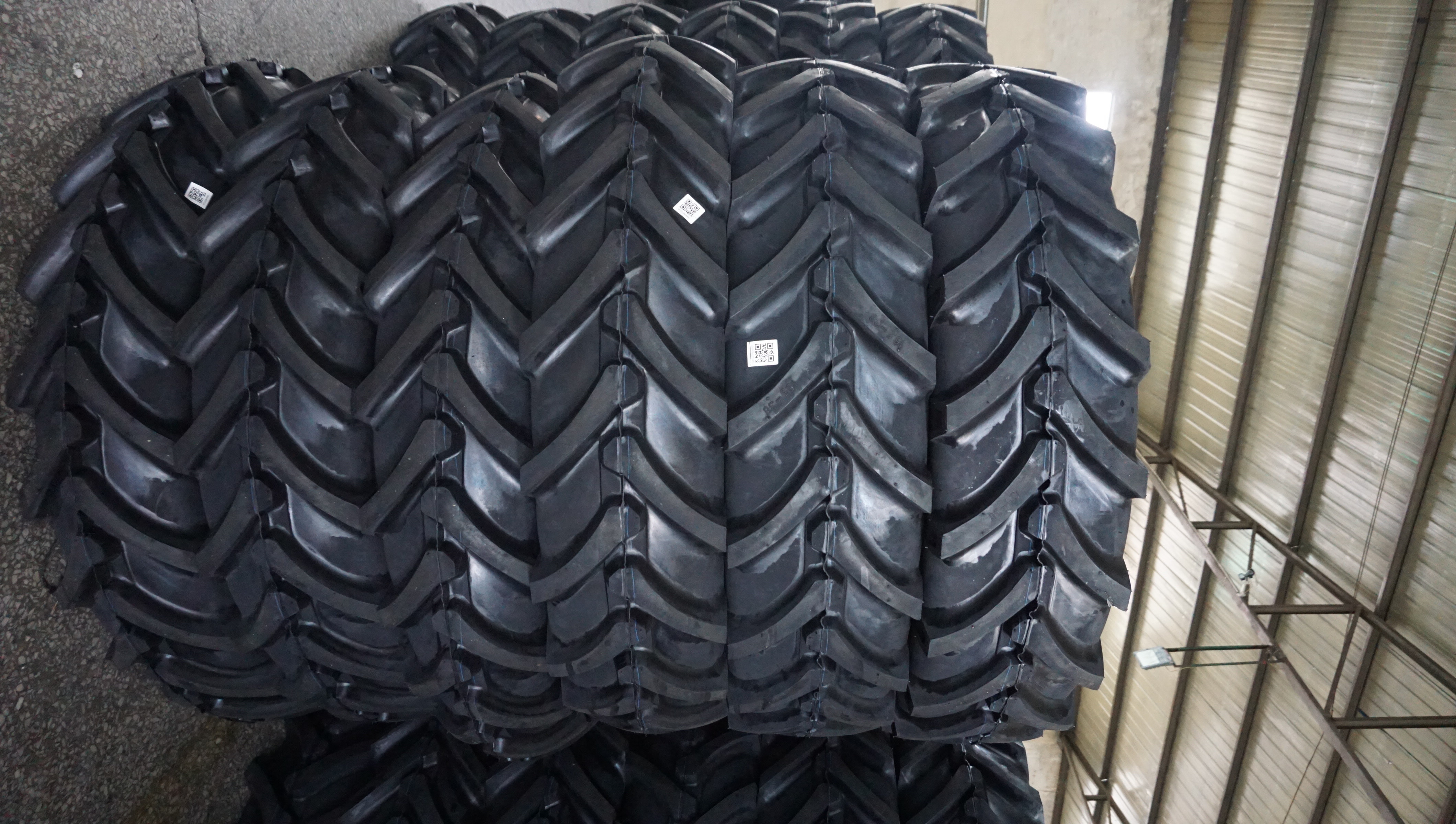 High quality R1 agriculture farm tractor tyre 16 9-28 18.4-34 18.4-38 from China supplier