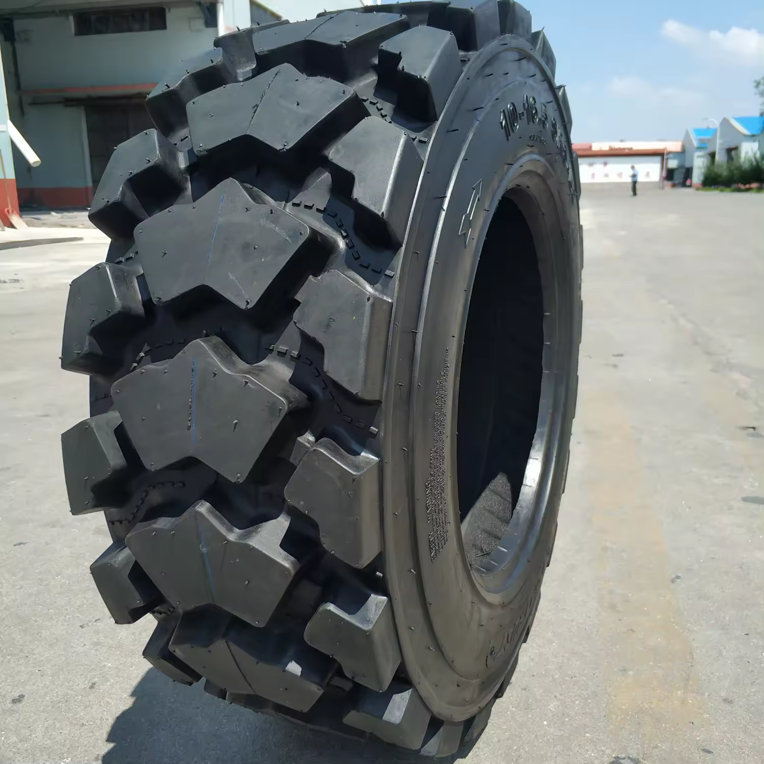 Chinese manufacturer make stable high quality rubber tires 12-16.5 TL 12PR off the road industrial tires