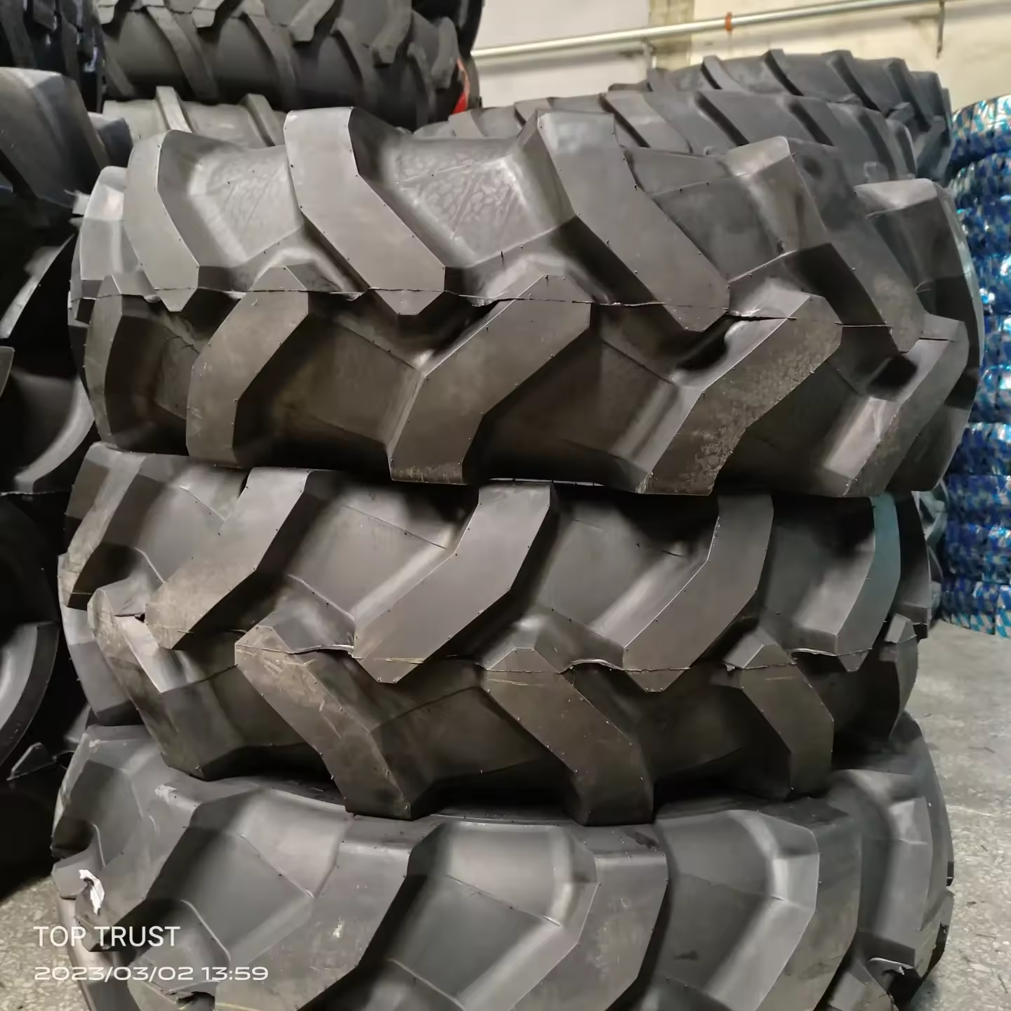 forestry tyre LS-2 log skidder tire with 12.4-24 23.1-26 23.1-30 30.5-32 etc. size