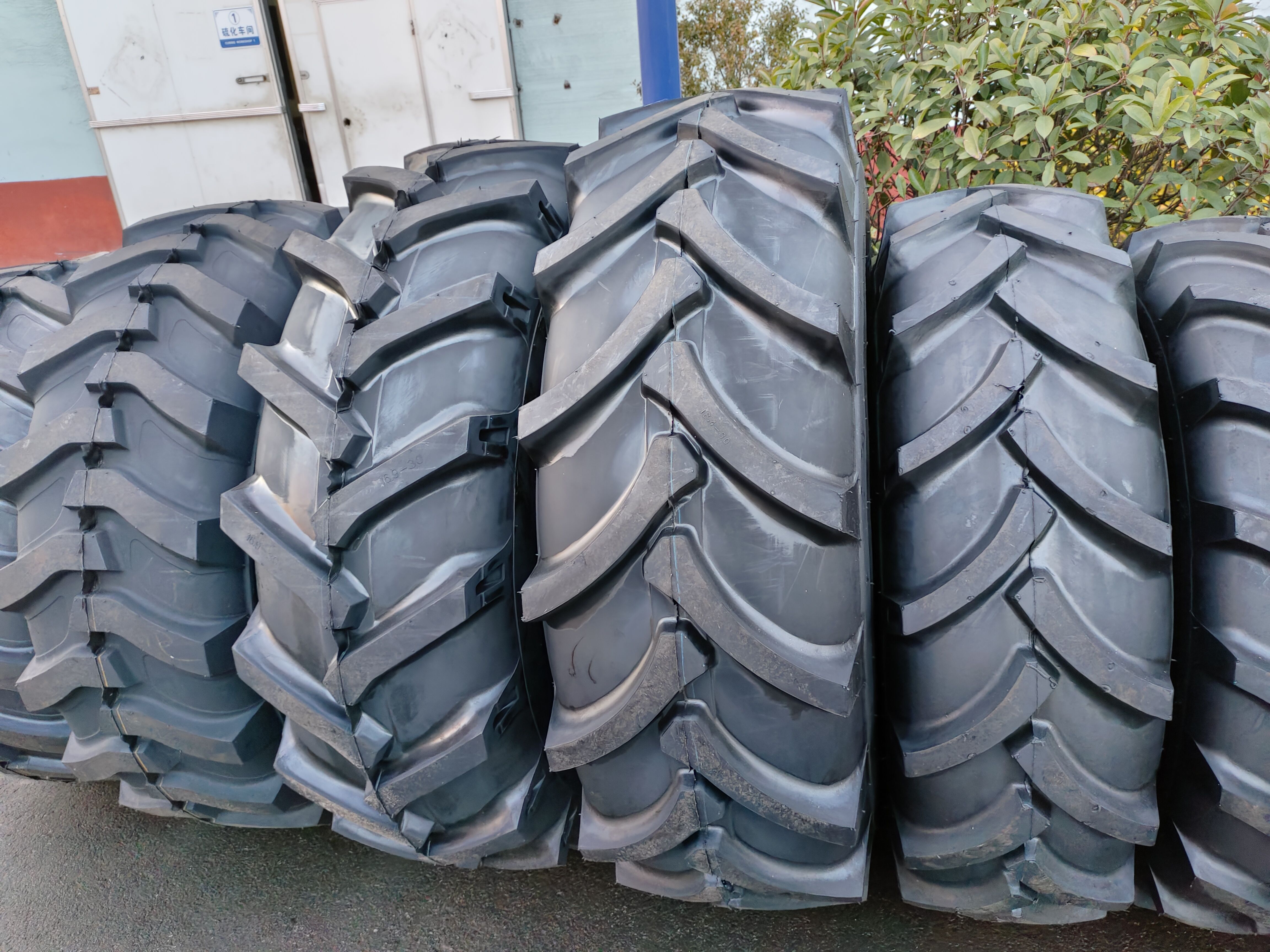 Factory Wholesale R1 16.9 28 agricultural tire with CCC ISO Certificate