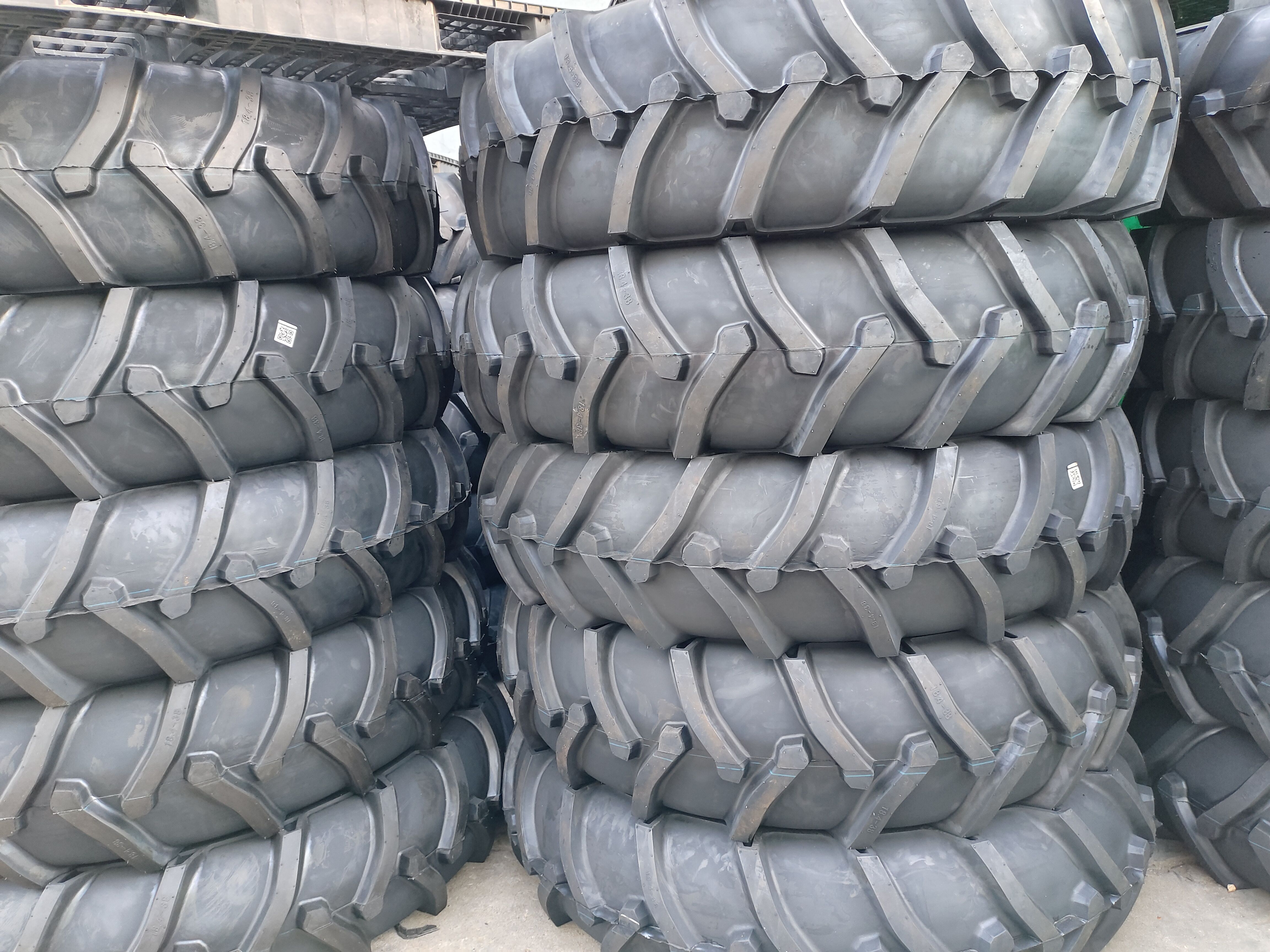 2022 Hot Sale Agricultural Tyres Front Tractor Tires R1 750 16 13.6 14.9 15.5 16.9 18.4