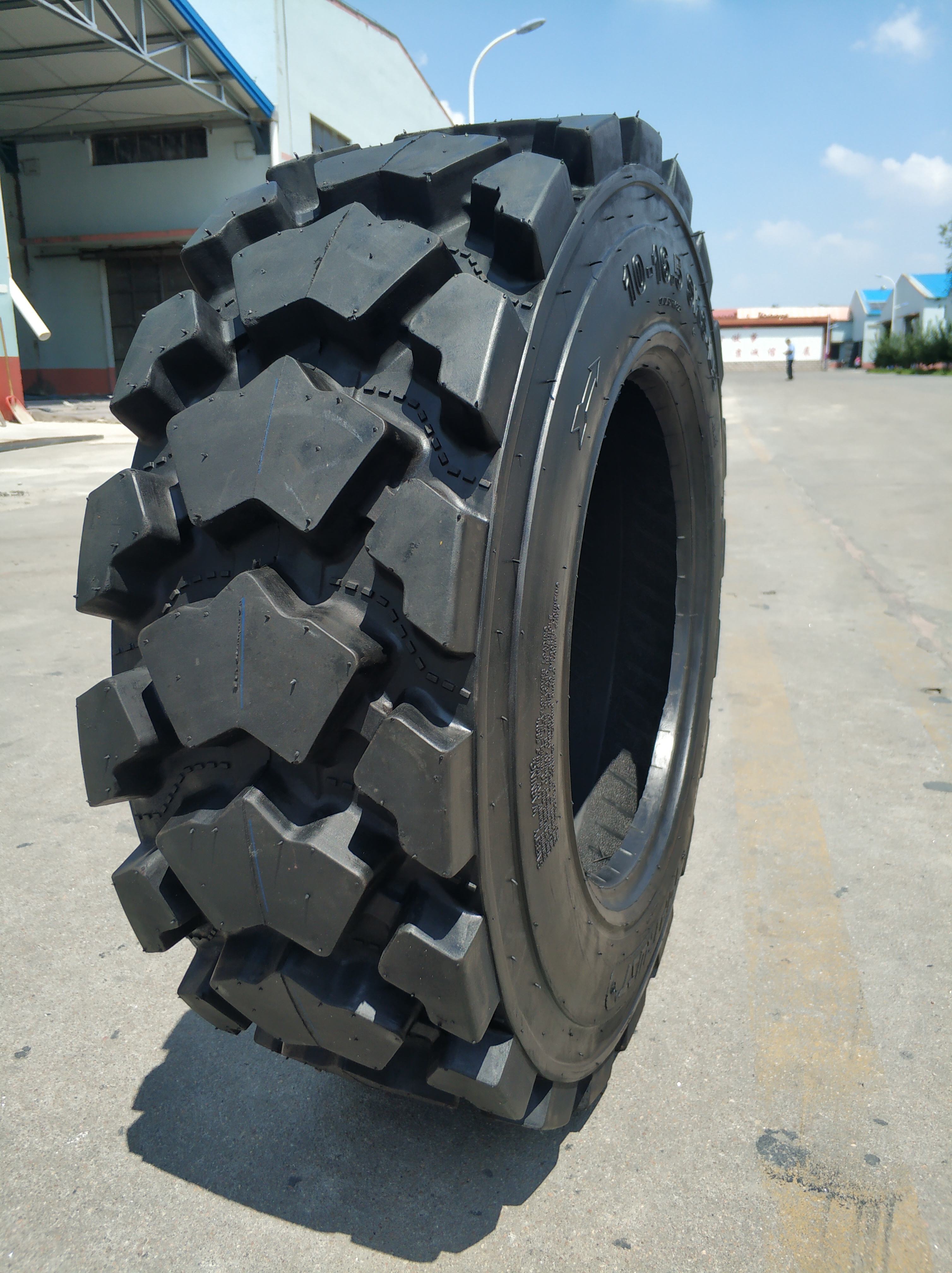 chinese factory new pattern SKS-L5 skid steer industrial tubeless tyre 10-16.5