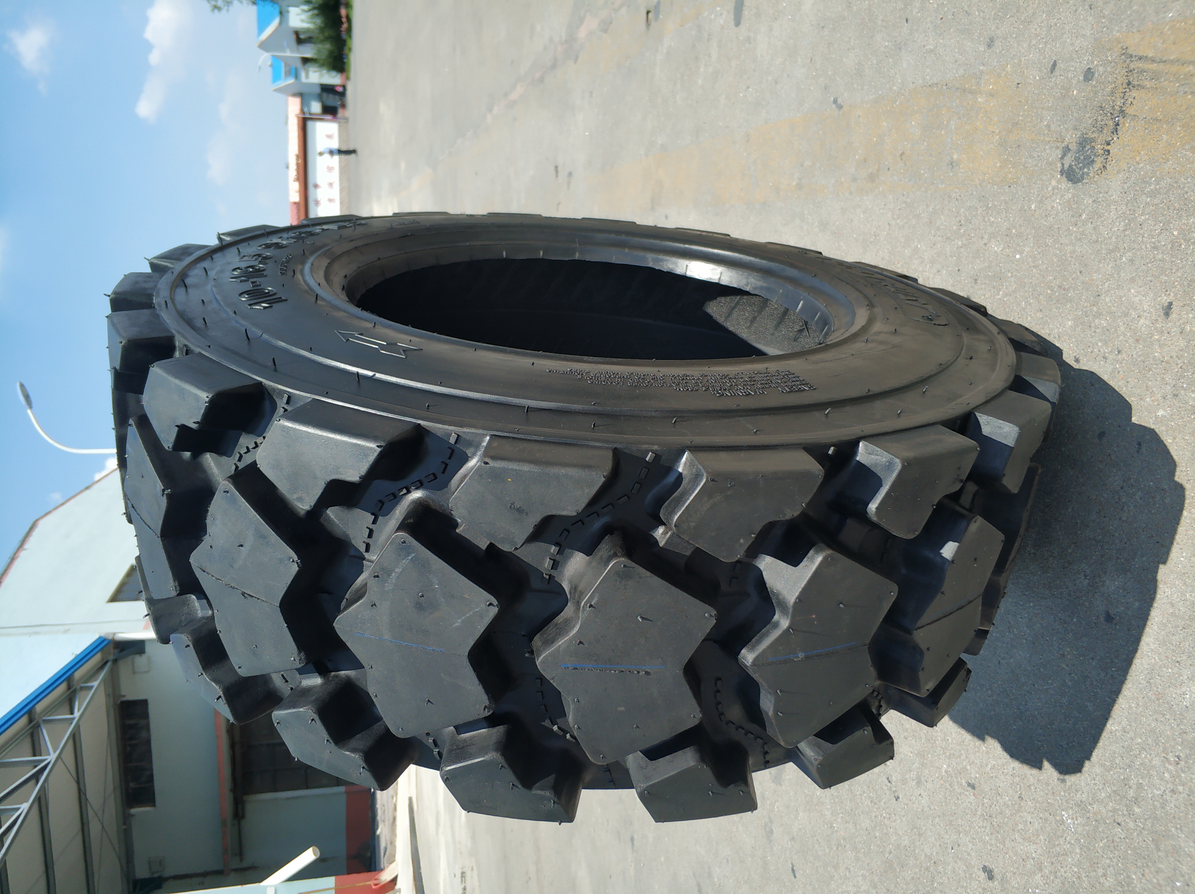 New Pattern Sks L-5 Industrial Hard Road Use Llantas Skid Steer Loader Tires 10-16.5 Tl