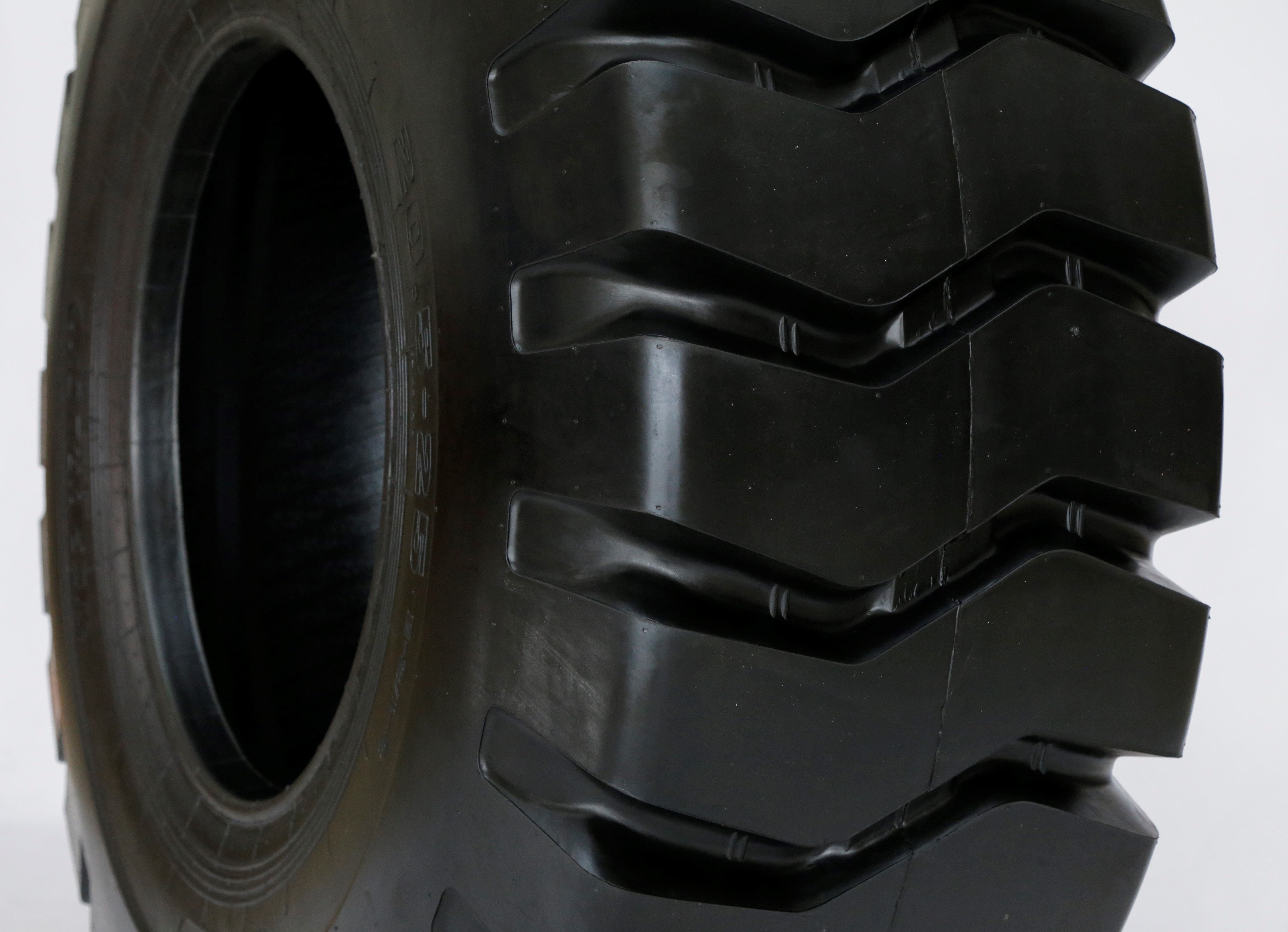 All size OTR L3 Mining Tyre Loader/Dozer/Grader Tire, Dump Truck Tire 20.5-25,18.00-25