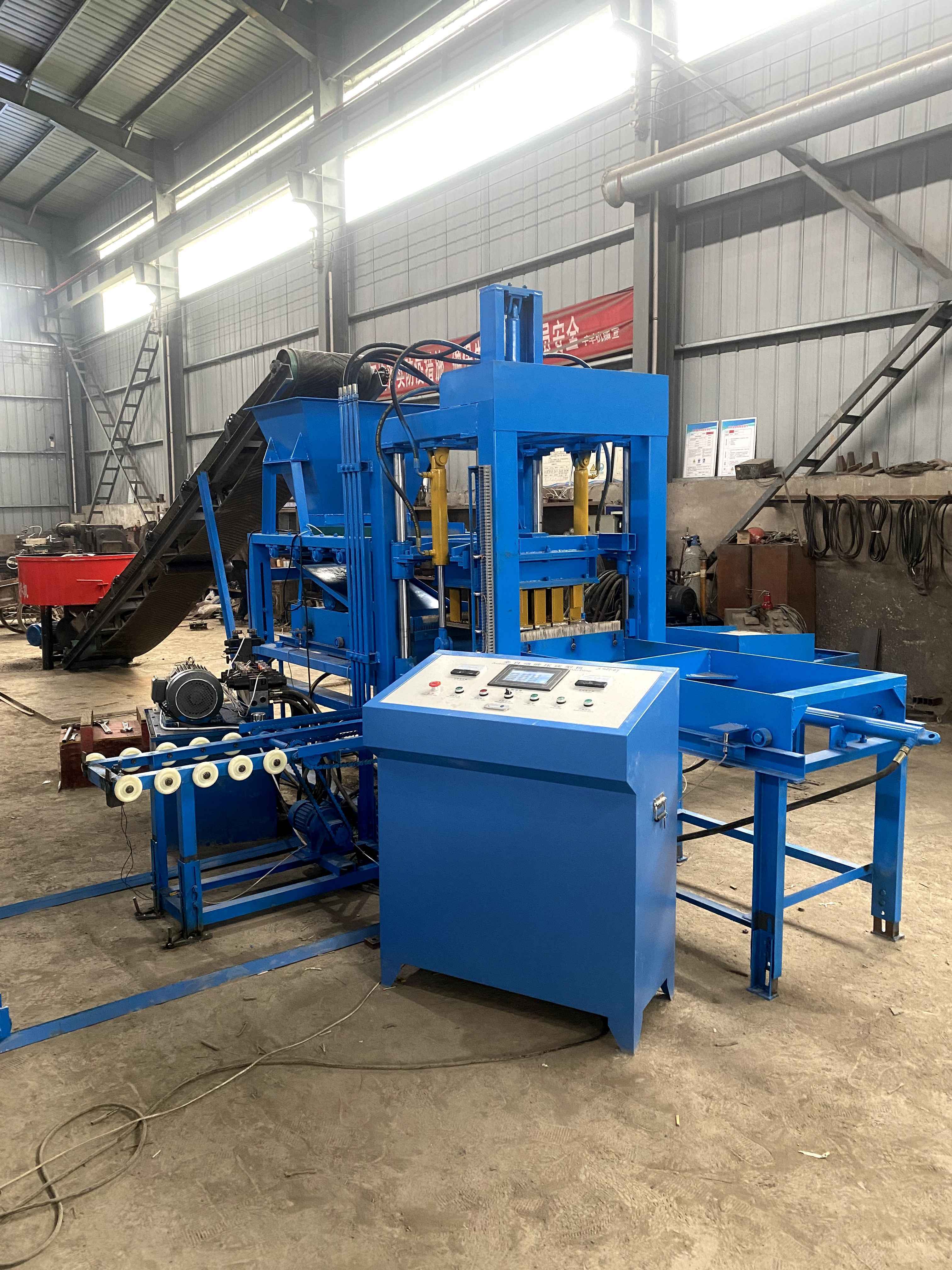 Multifunctional Hydraulic Block Forming Machine Paver Brick Making Machine for Sale Cement Bricks Engine Bearing Core Components