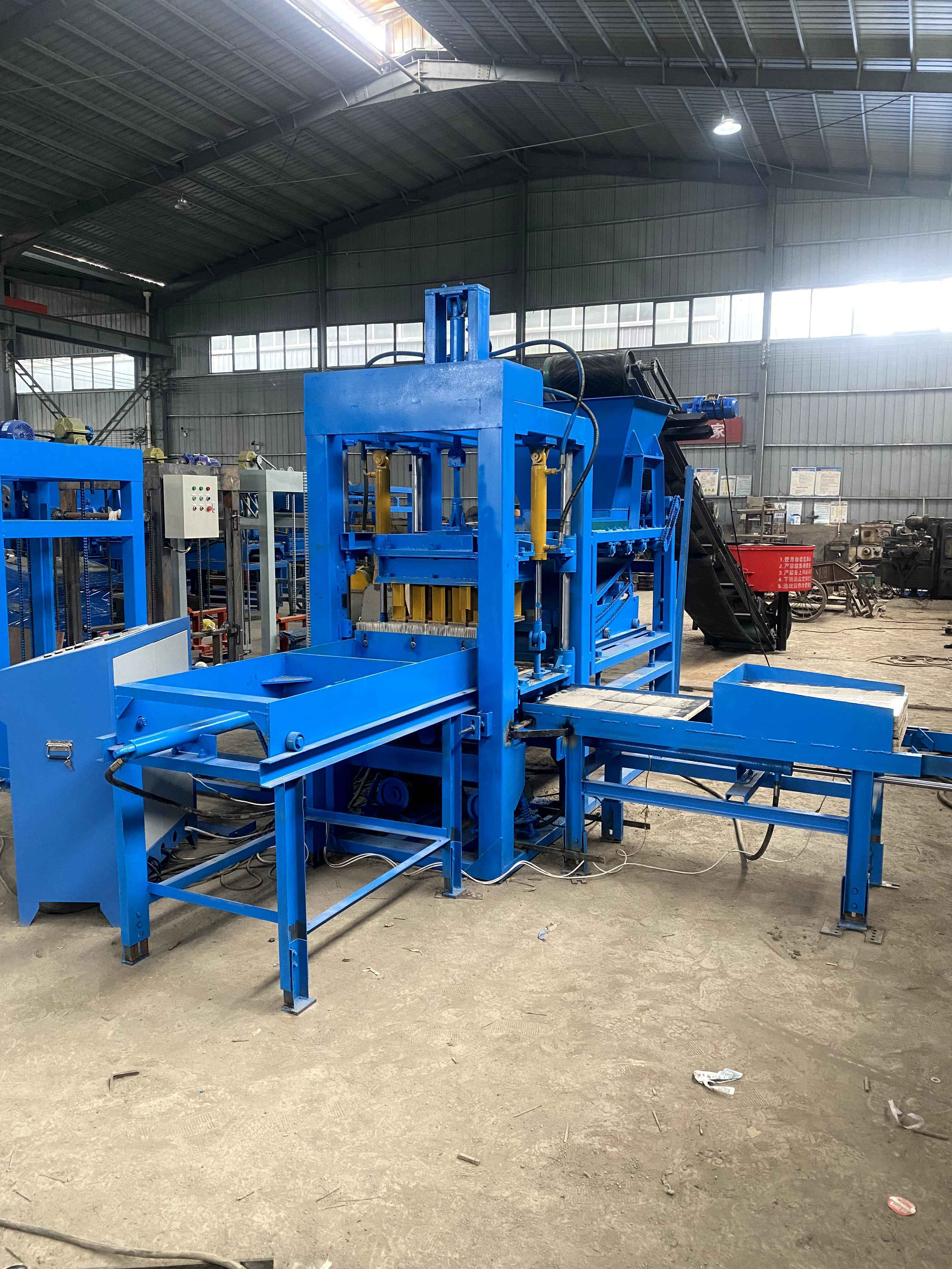 Multifunctional Hydraulic Block Forming Machine Paver Brick Making Machine for Sale Cement Bricks Engine Bearing Core Components