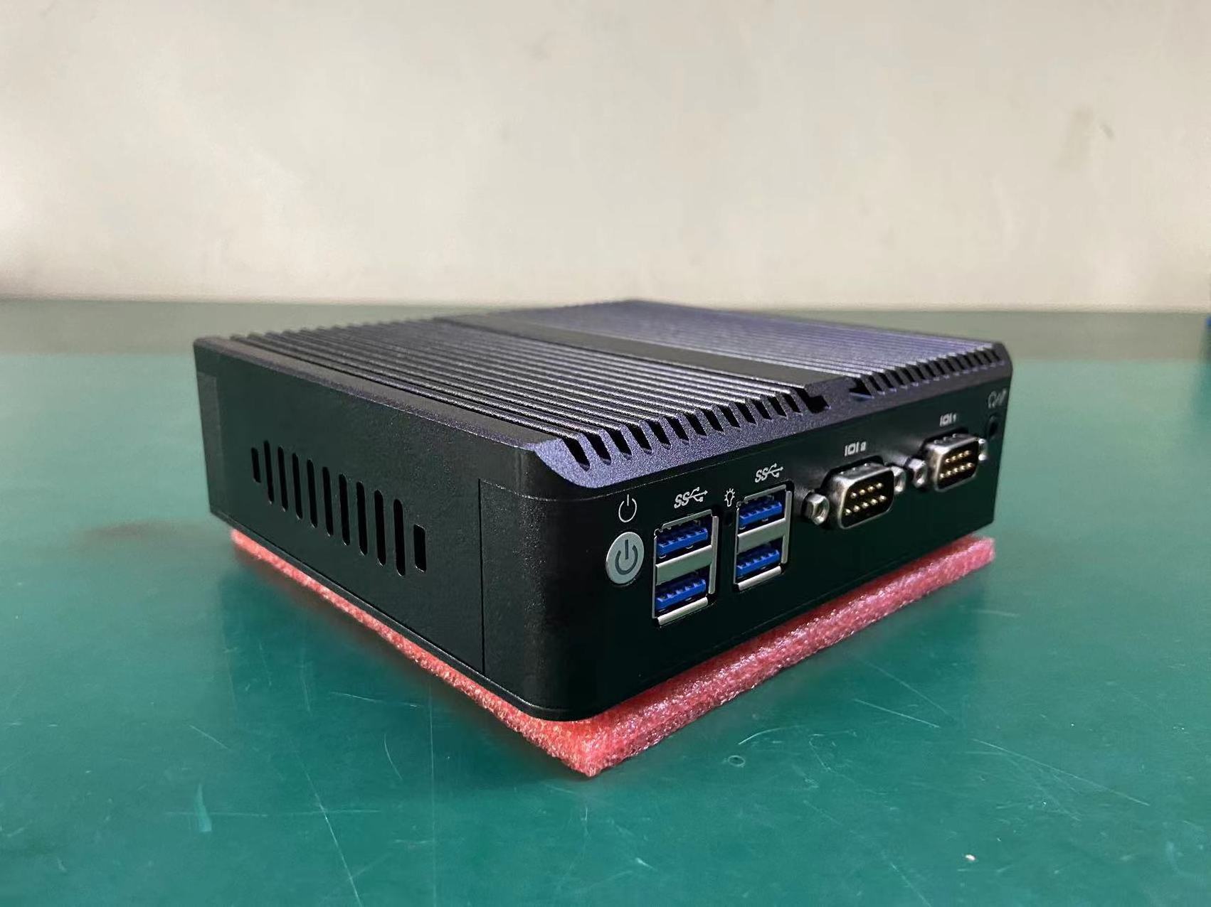 WANLAN Linux Industrial Box PC J6412 WiFi LTE configured with 8GB RAM DDR4 64GB SSD Fanless Industrial Computer