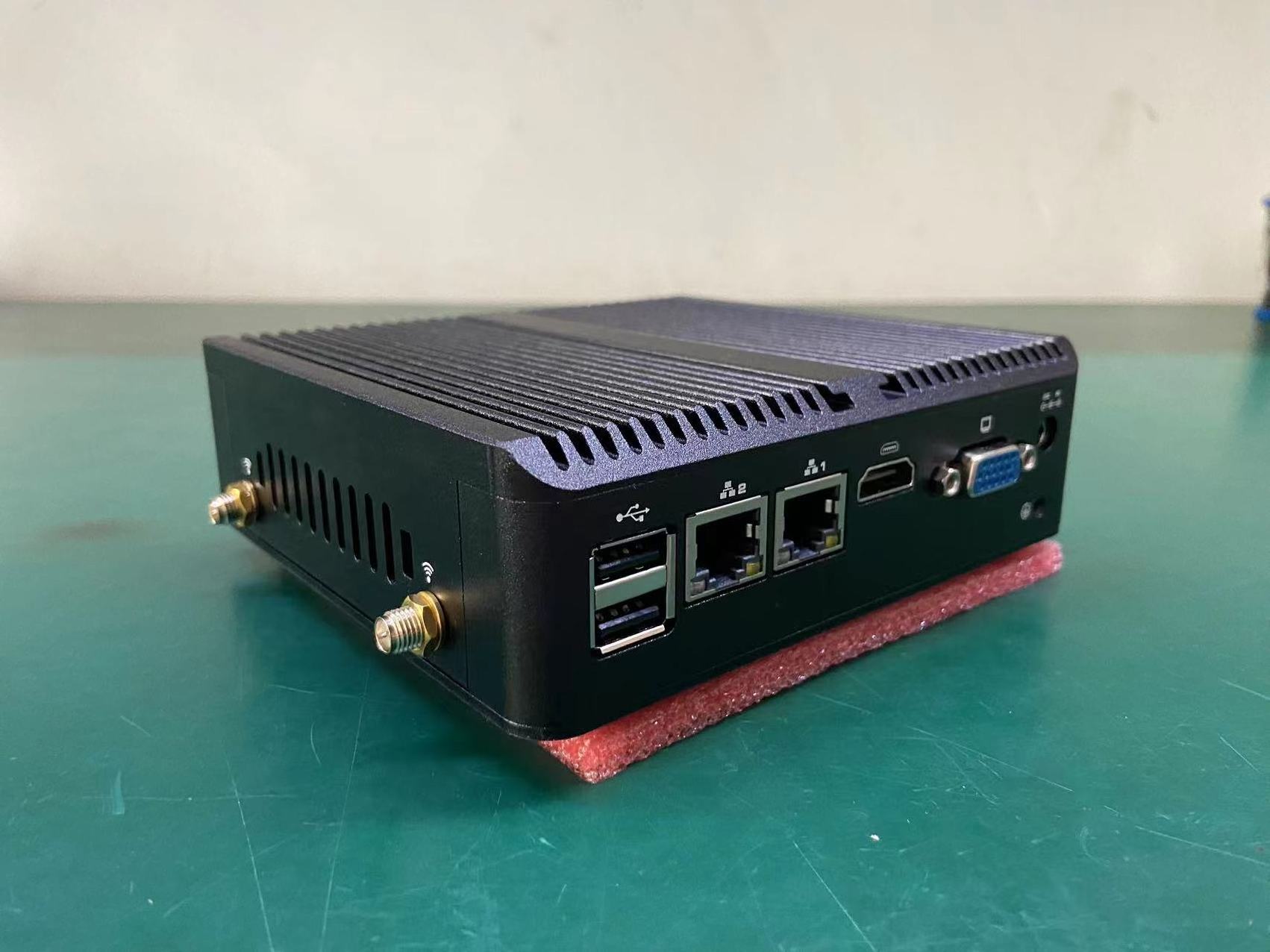 WANLAN Linux Industrial Box PC J6412 WiFi LTE configured with 8GB RAM DDR4 64GB SSD Fanless Industrial Computer