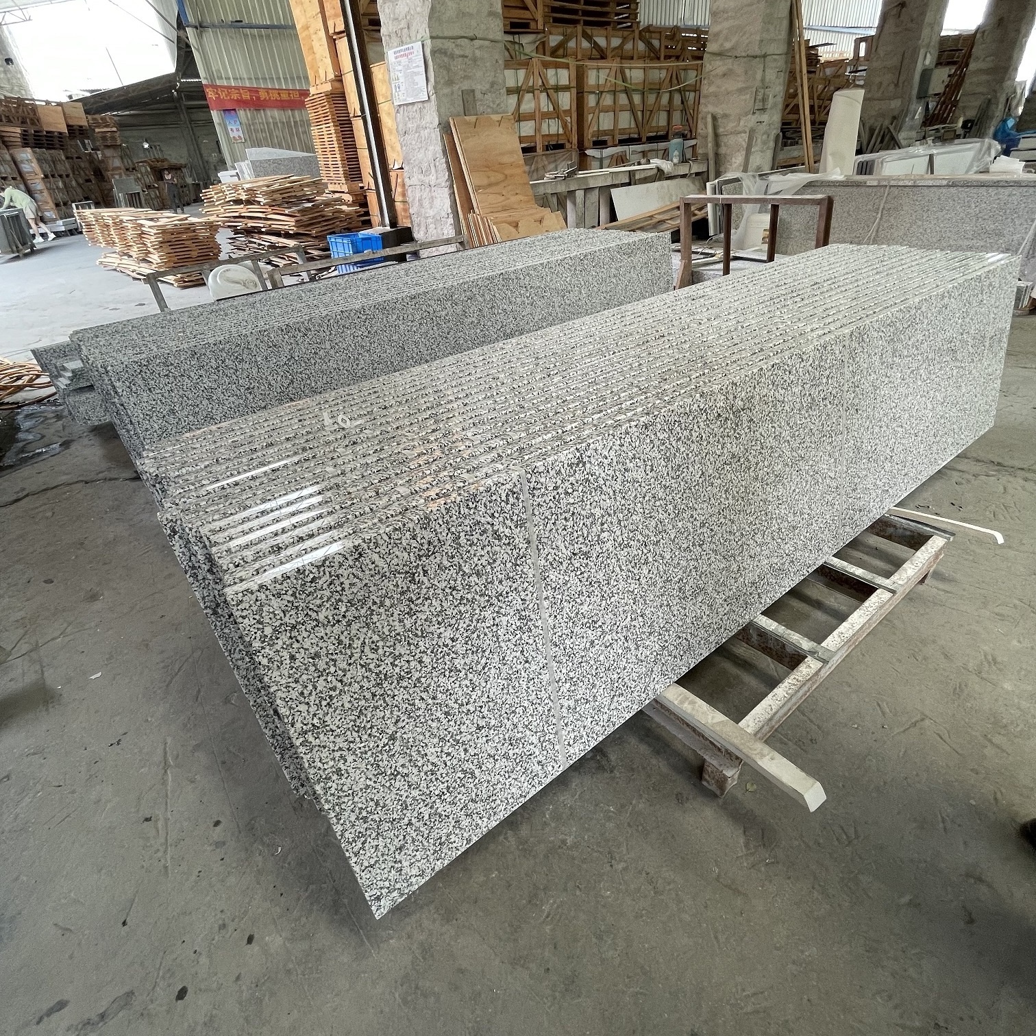 High Quality Precut Modular New Caledonia Santa Cecilia Prefab Countertop Granite