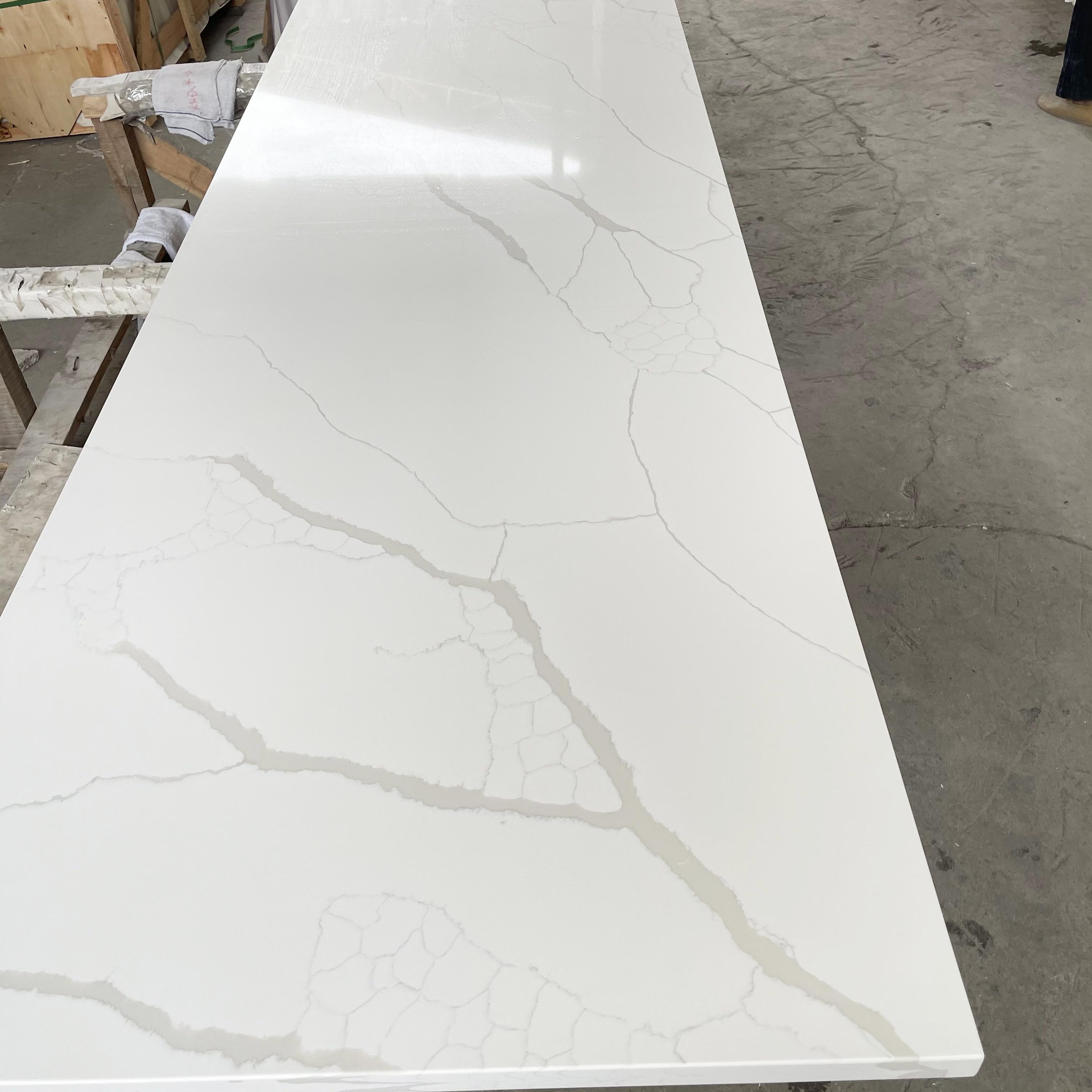 Modern Table Top Kitchen Worktops Calacatta White Quartz Countertop Islands Artificial Stone Slabs Custom Vanity Top