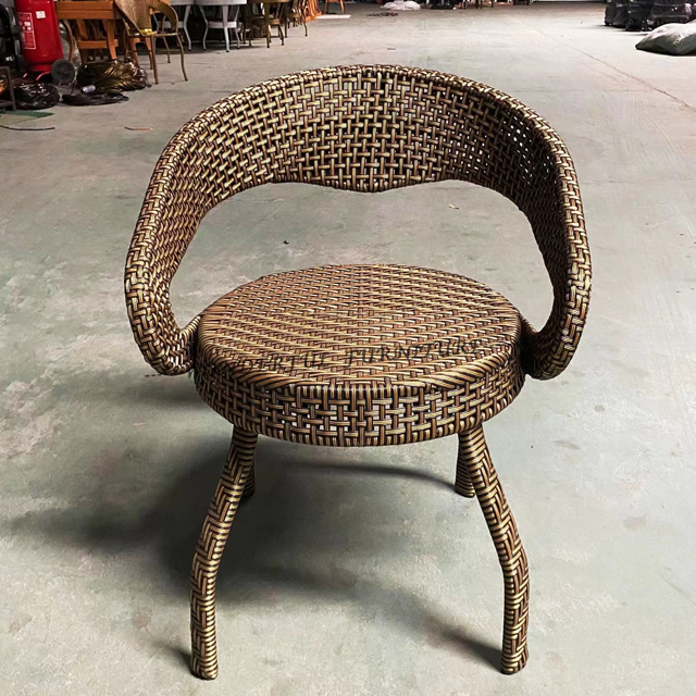 Wholesale Restaurant Outdoor Rattan Chair And Table Set Wicker Modern Small Space Outdoor Chair And Table