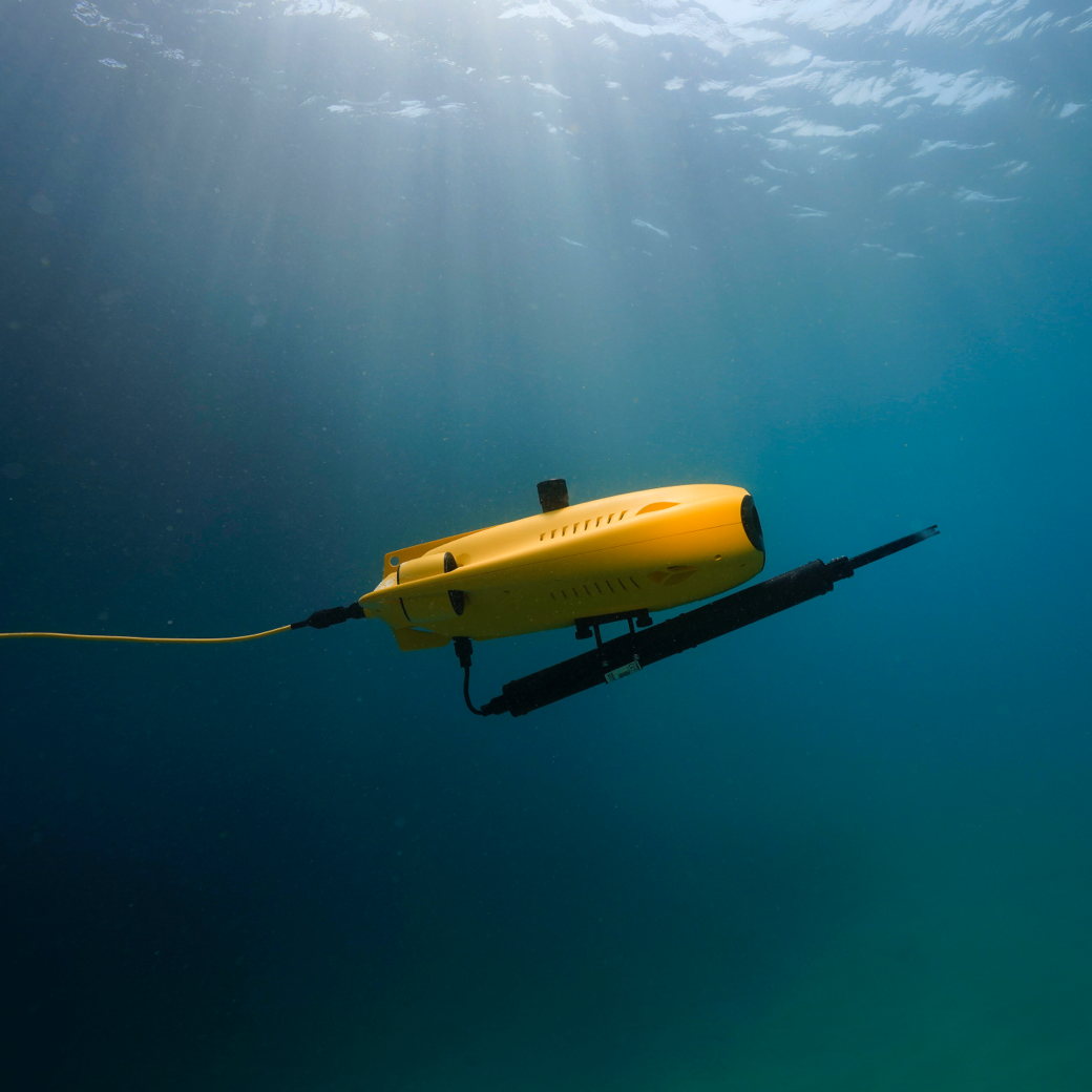 Chasing Gladius Mini S with Robotic Arm Underwater Drone ROV With 4k Uhd Camera Remote Control Rc Submarine