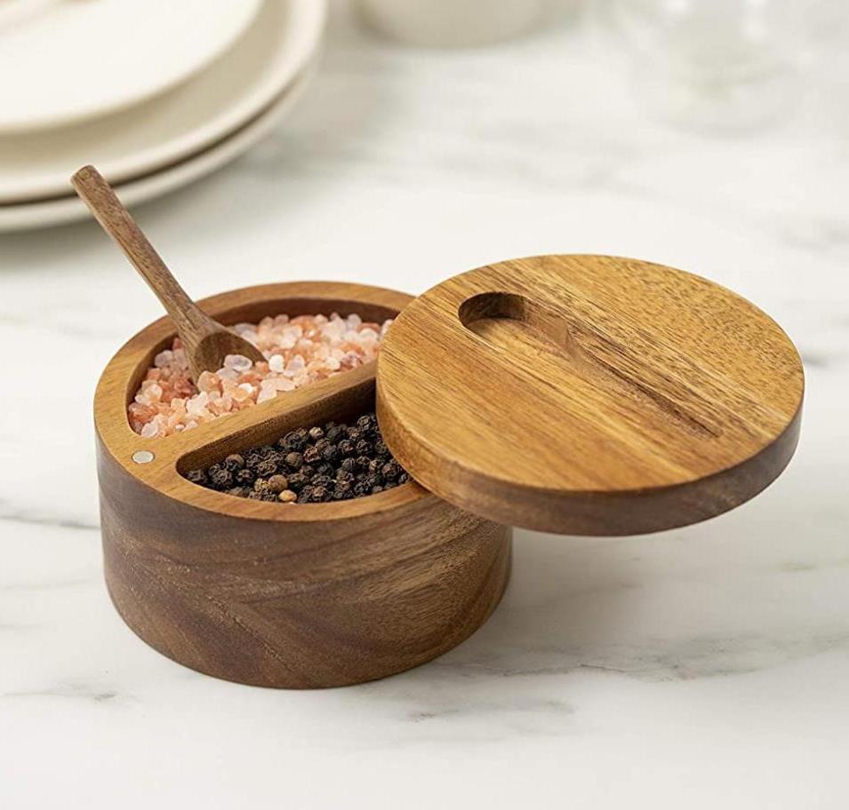 Factory Supply Two Compartment Wood Spice Box with Mini Spoon Seasoning box with Swivel Lids Salt and pepper container