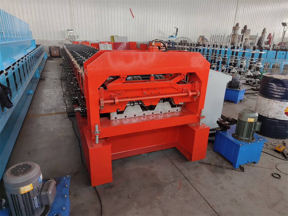 Steel Floor Metal Deck Scaffolding Roll Forming Machine Made in China.