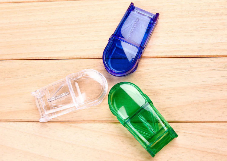 Plastic Pill Cutter Compartment Pill Box with Stainless Steel Slicer Transparent Minimalist Portable Pill Box