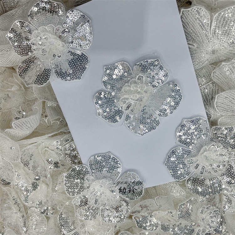 Wholesale White Sequins Flower Patches DIY 3D Beaded Small Flower Appliques for bridal wedding dress