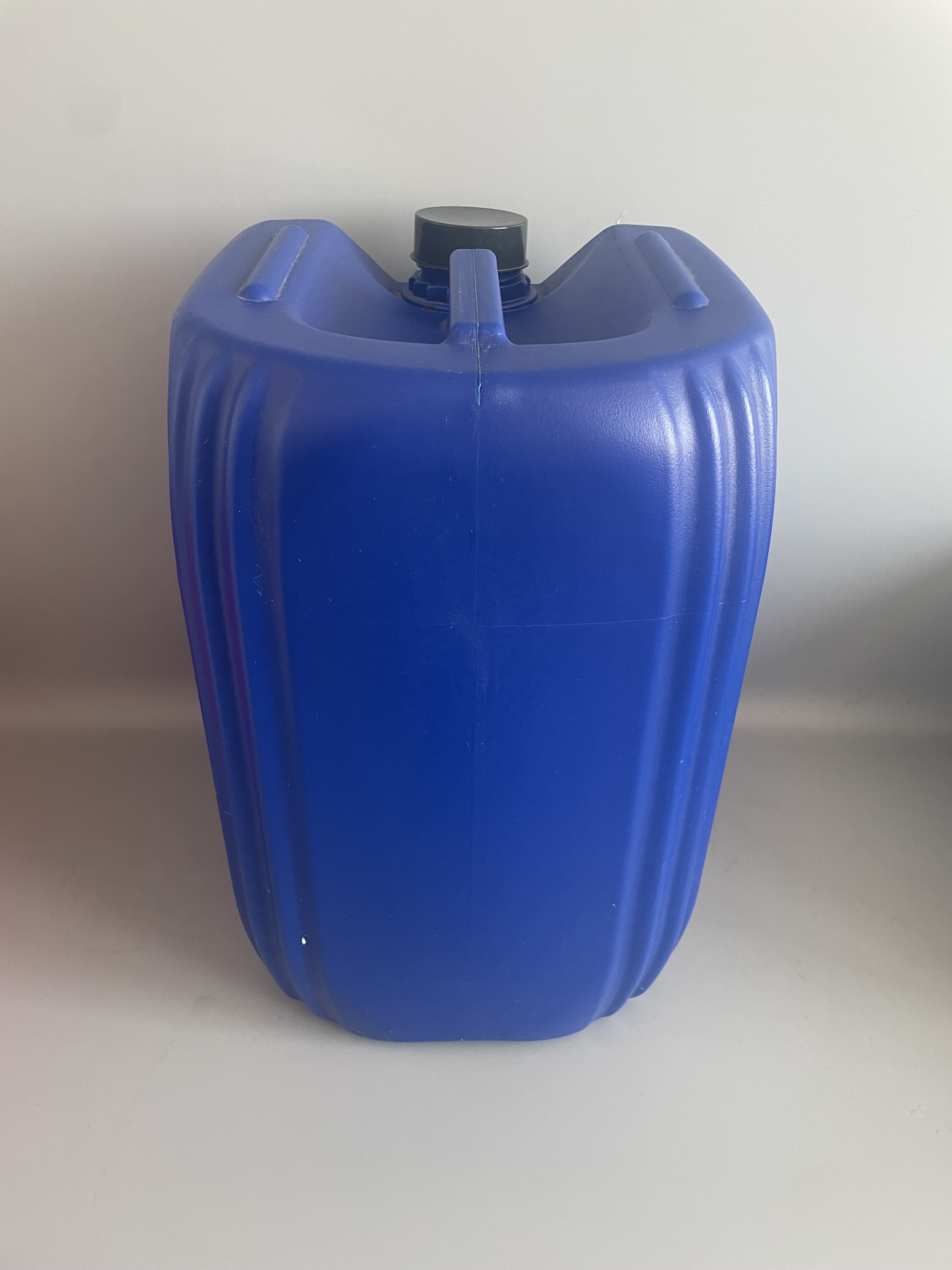 Hot Sale 5L 10L 20L 30L HDPE plastic drums and barrels, HDPE petrol jerry can with cap