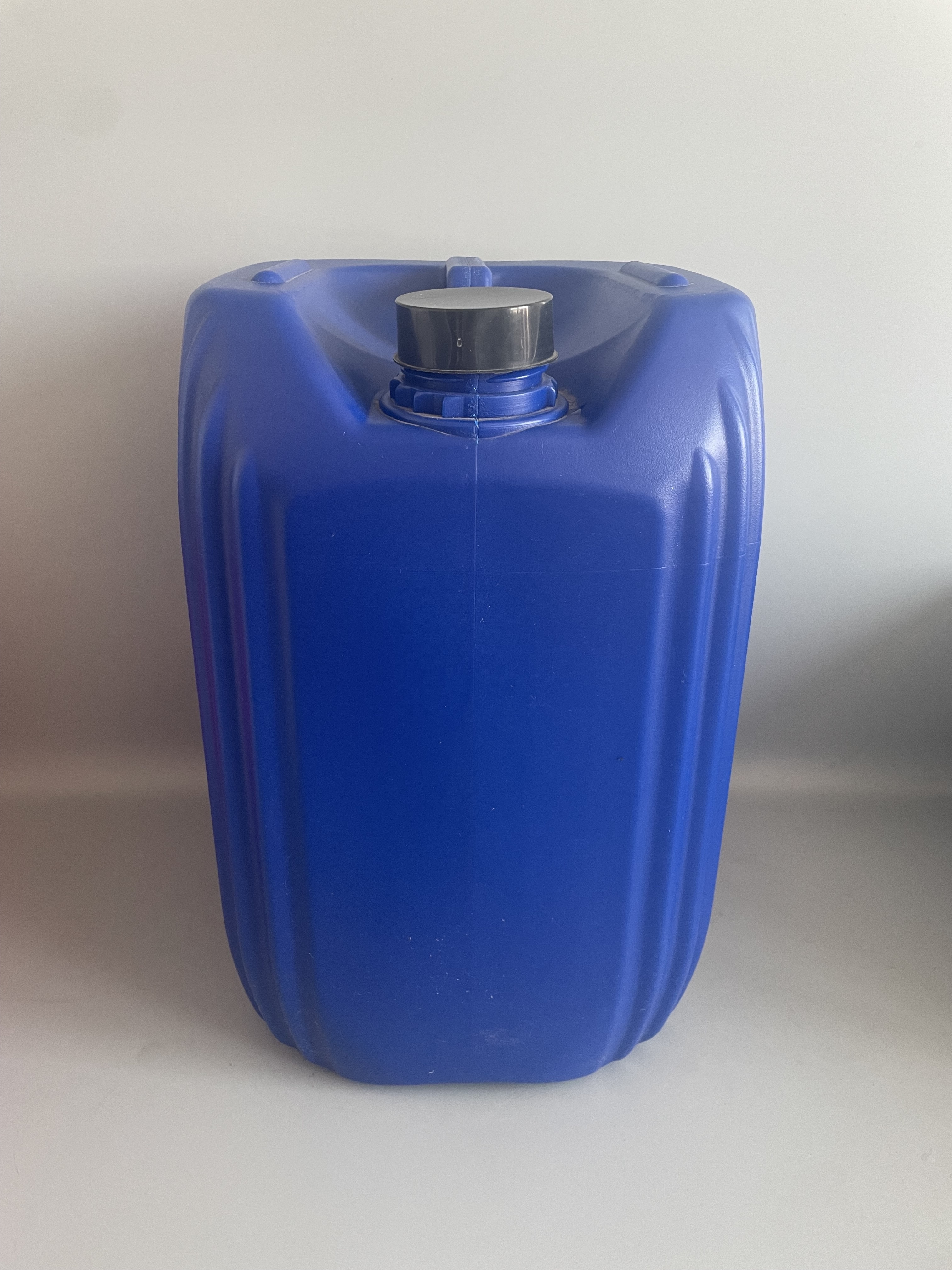 Hot Sale 5L 10L 20L 30L HDPE plastic drums and barrels, HDPE petrol jerry can with cap