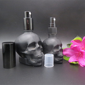 Matte black 30ml 60ml 120ml Skull Shaped Glass Perfume Bottle with Alumite/Plastic Fine Mist Spray Cap