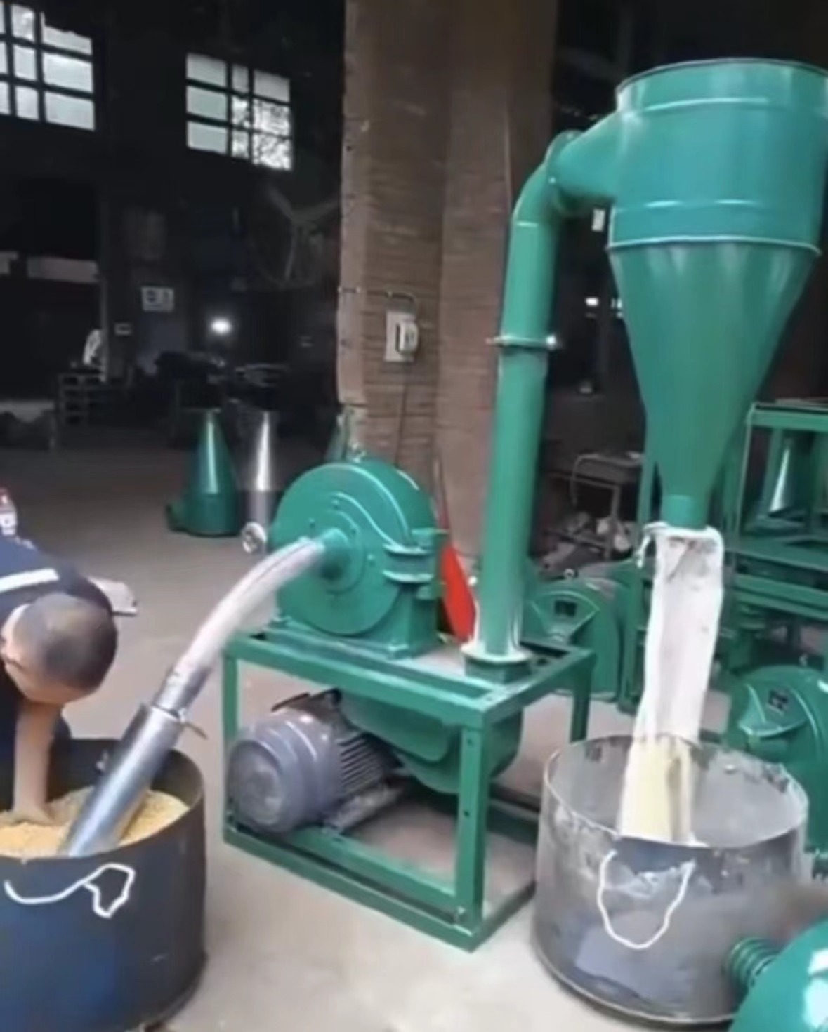 Automatic bag filling self priming corn grain maize grinder animal feed hammer mill crusher machine 1.5 ton/h