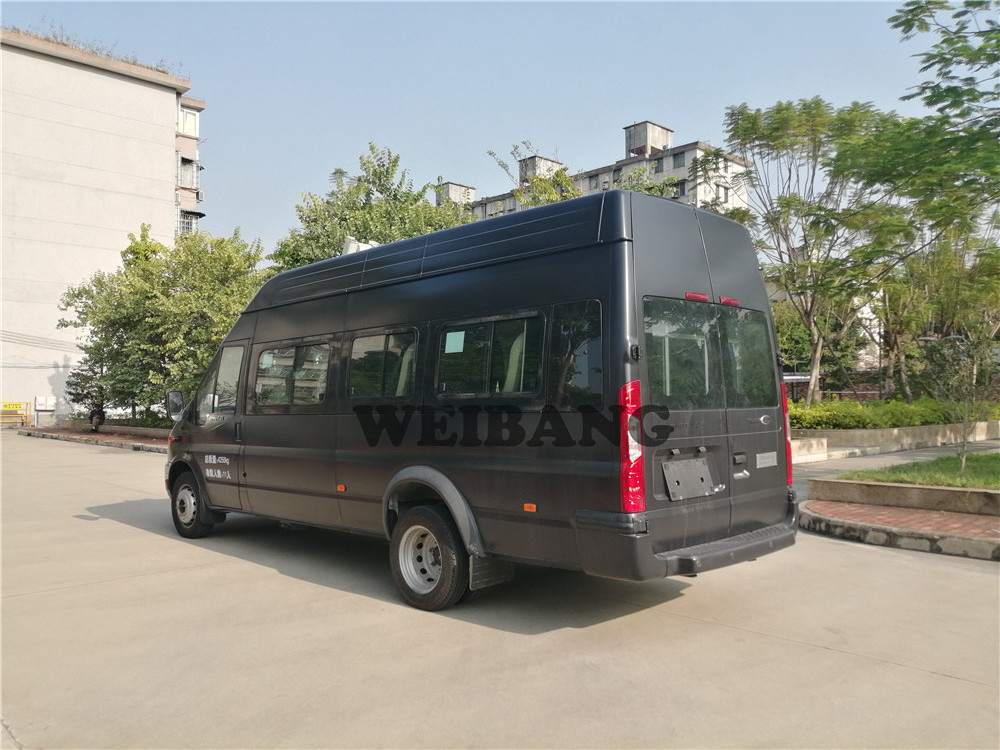 Made in China Iveco 4x2 4x4 Personnel Carrier Vehicle Mini Bus Ship Personnel Transfer Carrier