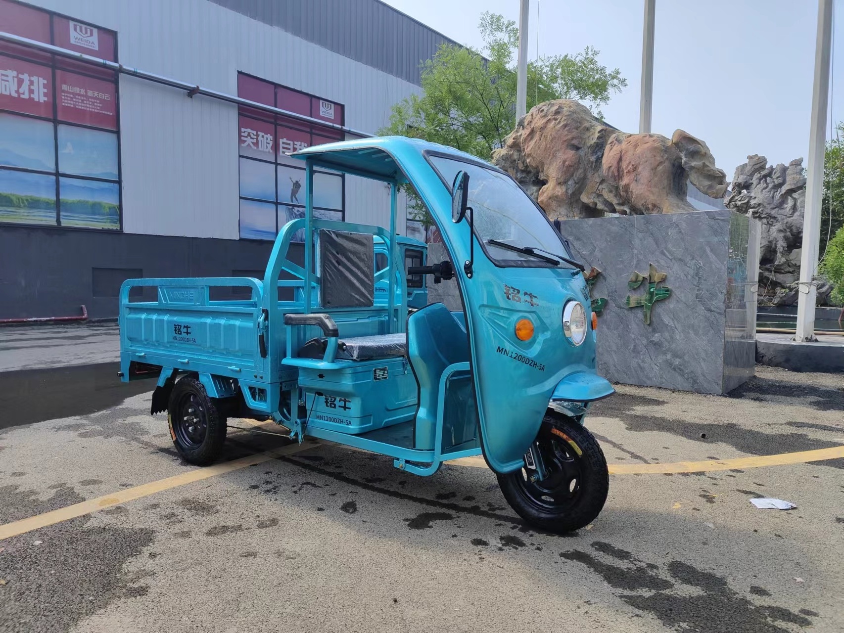 1.6m cheap electric freight tricycle 1000w electric front load freight tricycle