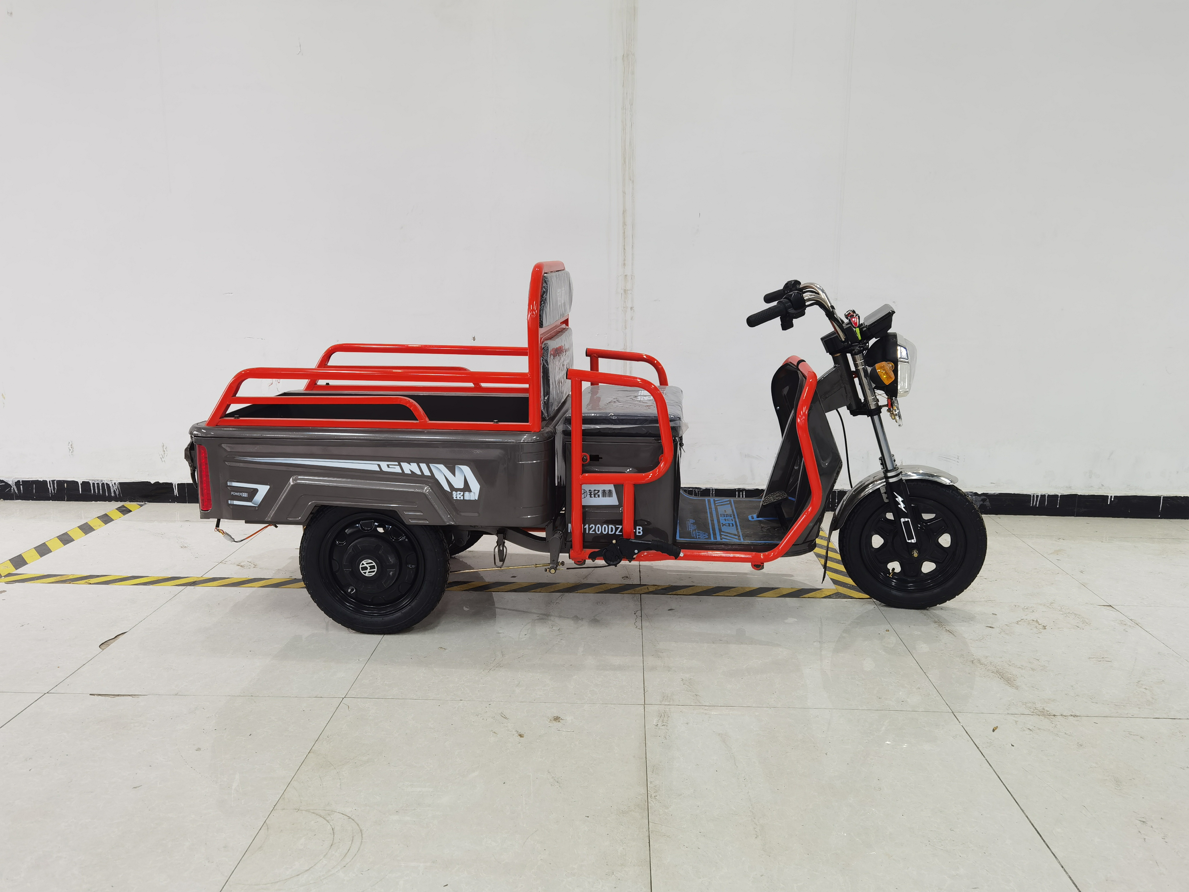 Manufacturer custom-made new model mini electric freight electric tricycle for sale