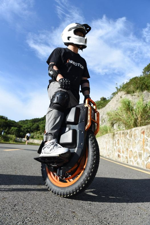 New self balancing 4500W one wheel electric scooter INMOTION V13 Electric Unicycle one wheel 126V 90km/h range 200km