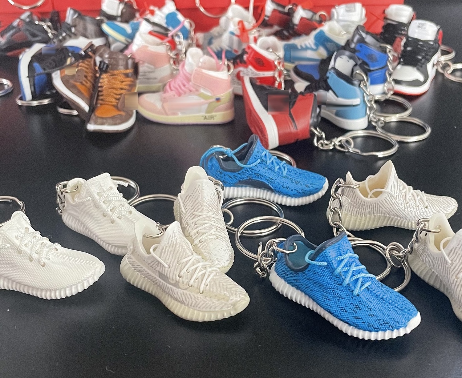 wholesale famous brands mini sneaker keychain with box and bag shoe keychain 3d sneaker keychain