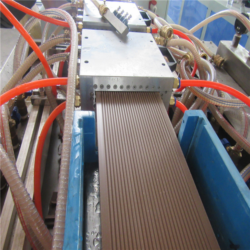 WPC wood PP PE decking profile wood plastic composite board production line machine