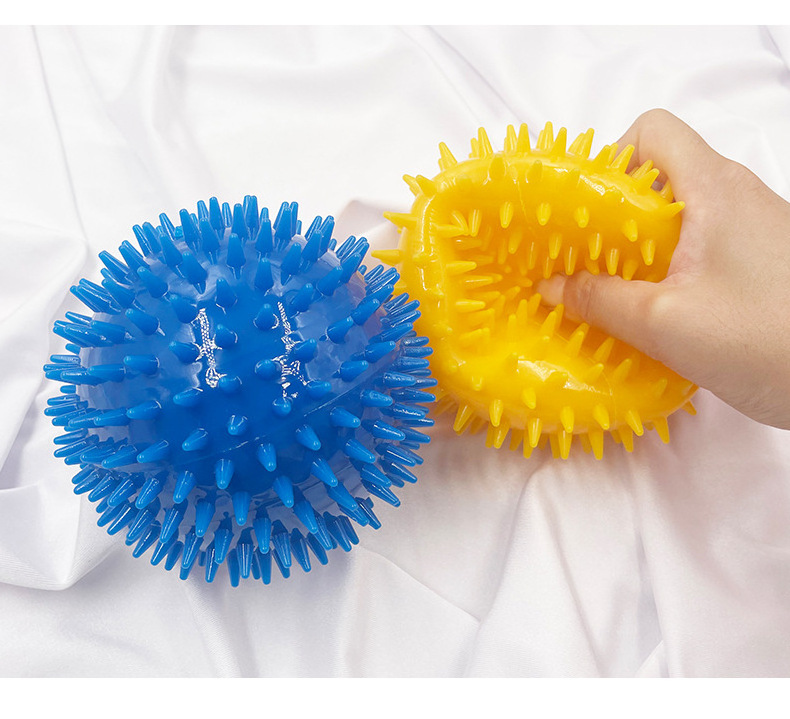 Wholesale Spikey Dog Toy Ball TPR For Medium Large Breed Dog Chew Toy Teeth Cleaning Squeaky Dog Ball