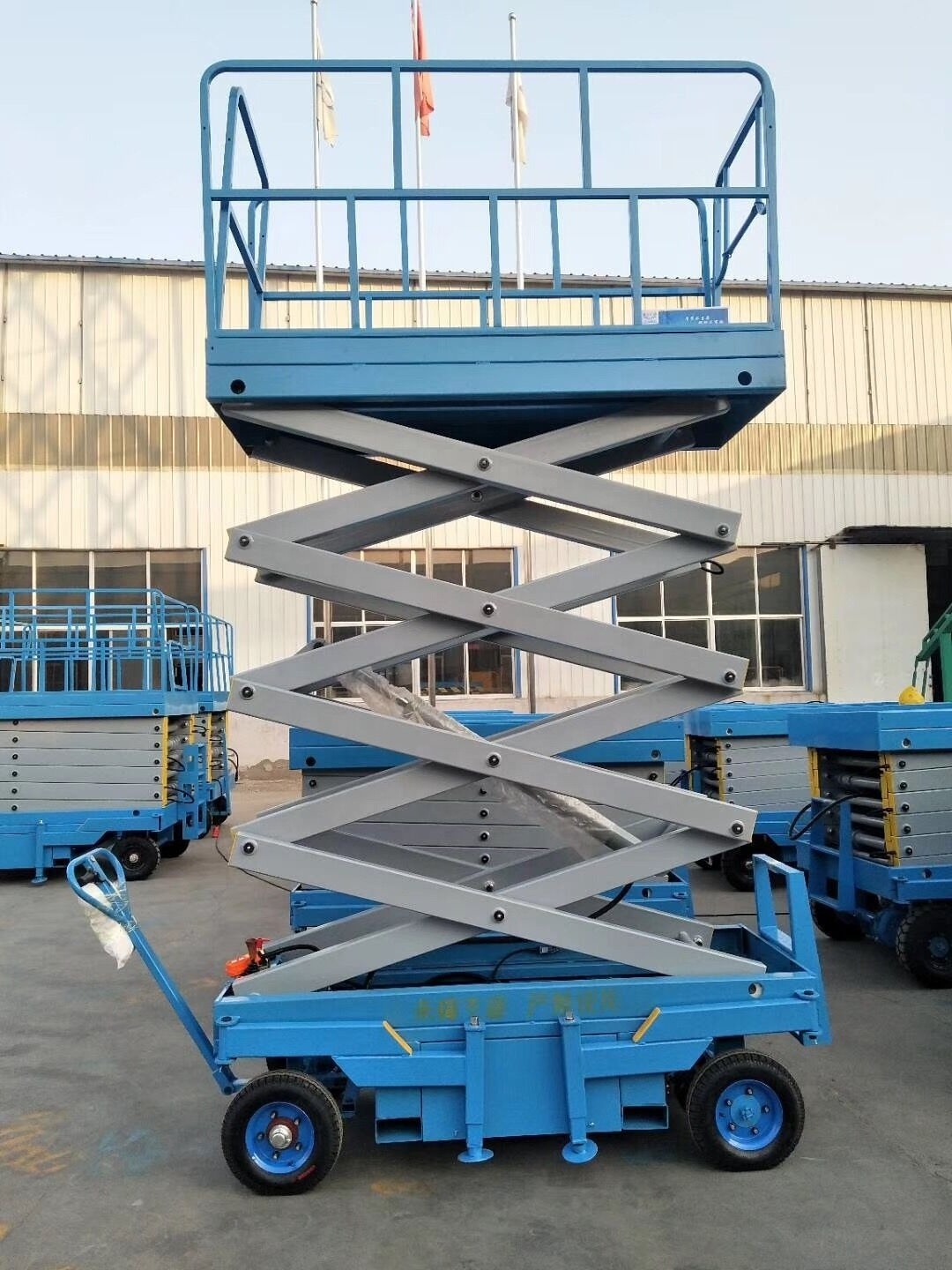 electric hydraulic lift mobile scissor lift platform aerial work platform with assisted walking device