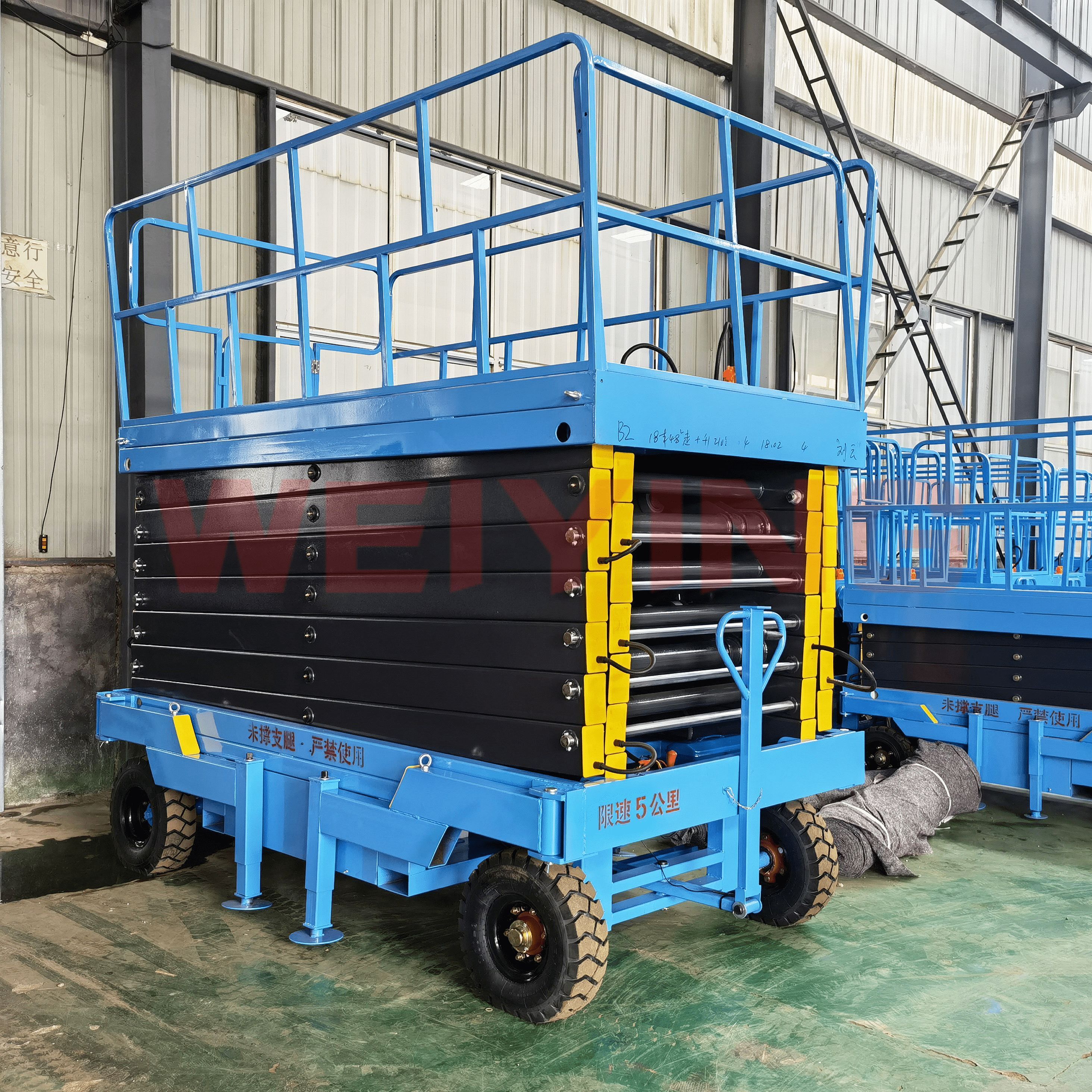 High Quality Four tires Trailer electric scissor lift 500kg Hydraulic lift working platform