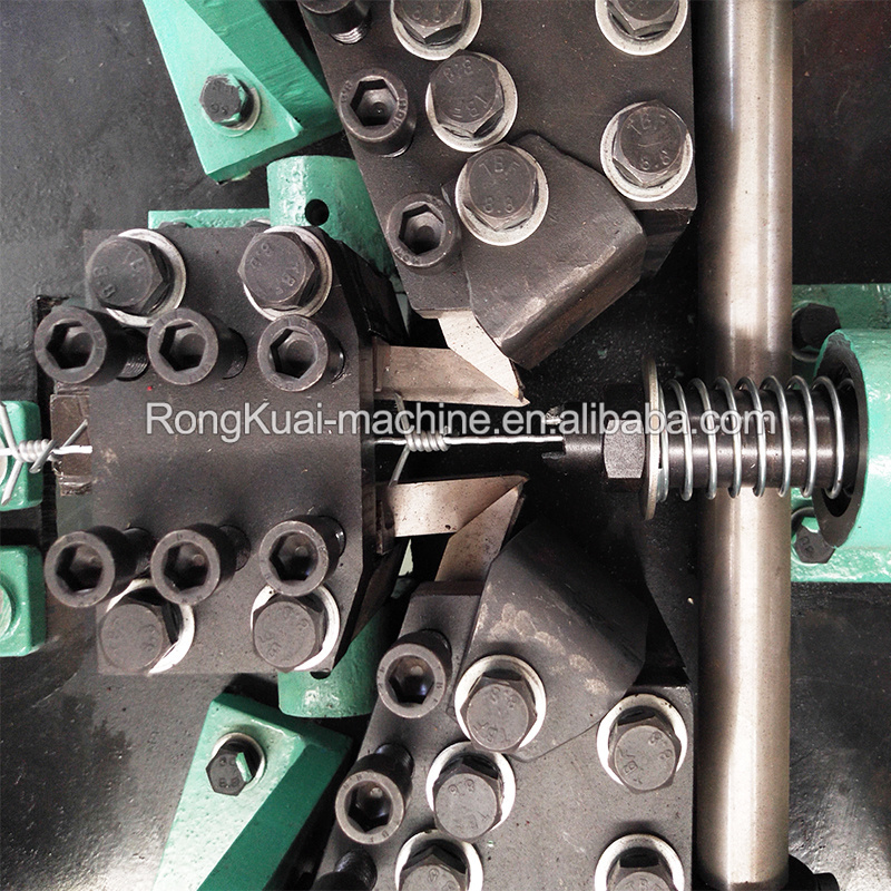 Rongkuai factory hot sale galvanized barbed wire making machine kenya