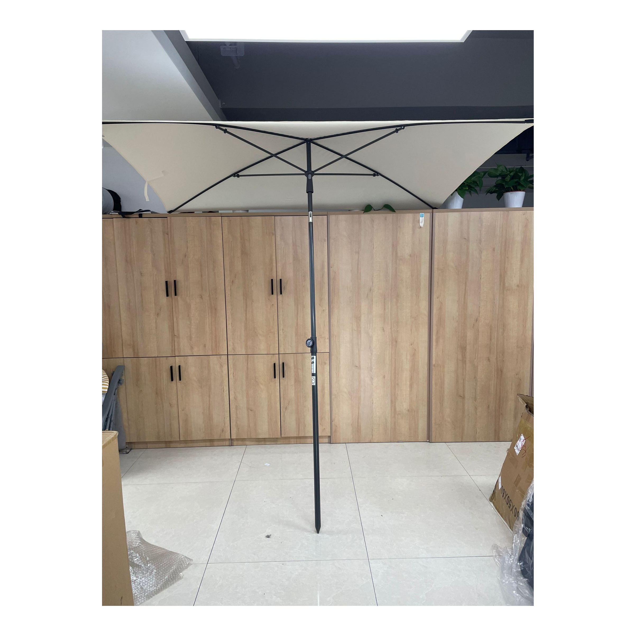 OEM Promotional  Outdoor Beach Patio Umbrella Garden Parasol Sun Shade Umbrella with Hand Crank and Tilt