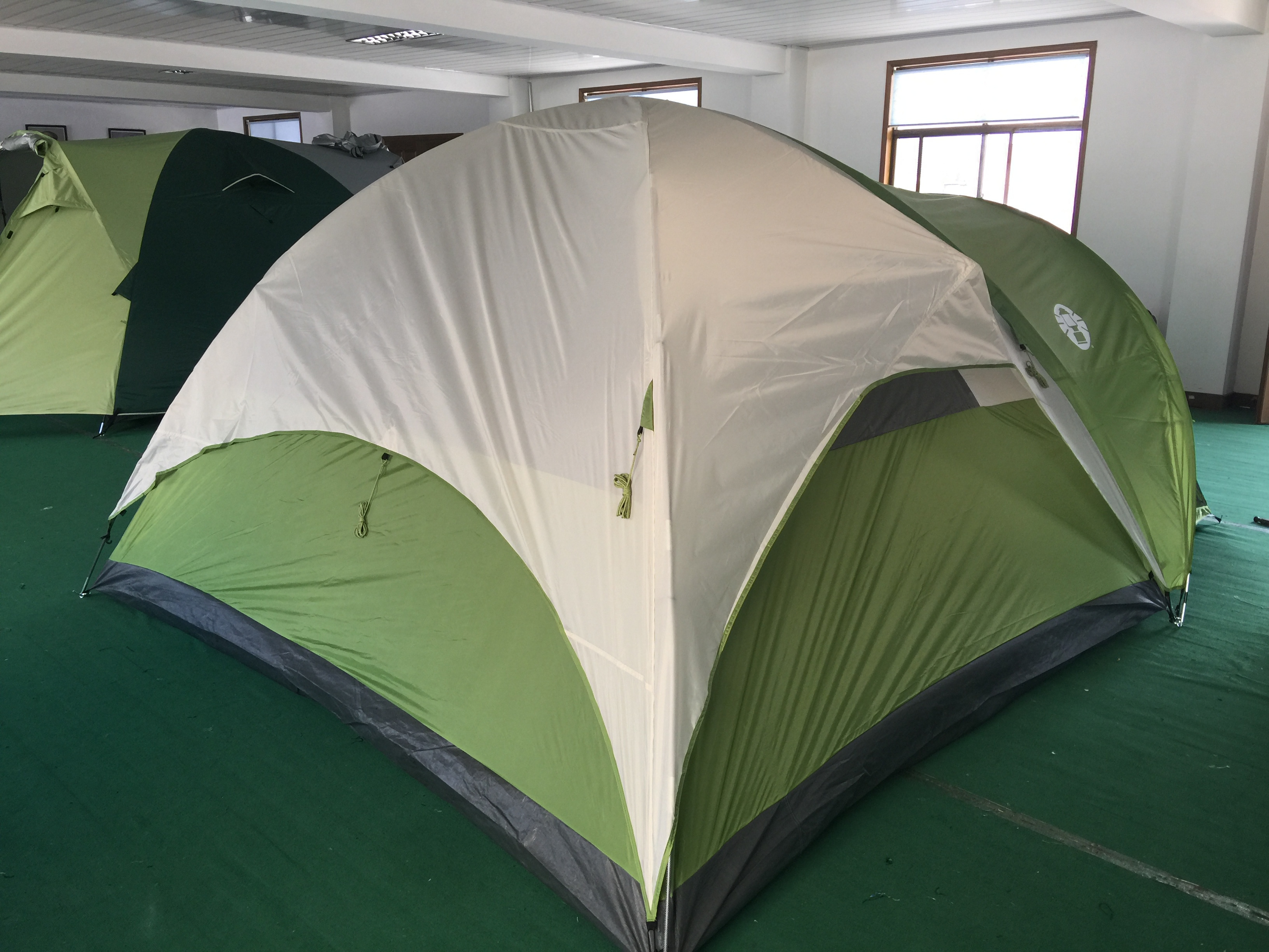 Outdoor Camping Waterproof  family 4 Person Screened Tent  Screened 8 dome Tent  with Screen Room