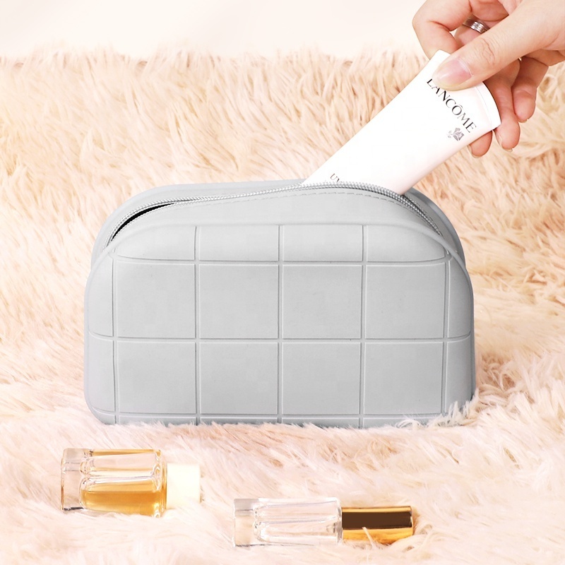 Wellfine Wholesale Custom Luxury Makeup Bags for Women Large Capacity Waterproof Silicone Travel Zipper Cosmetic Bags Cases