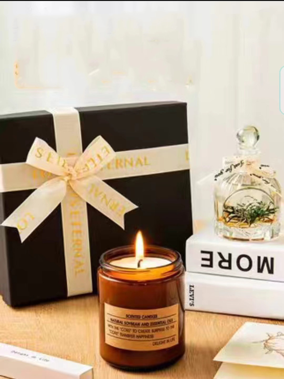 ODM/OEM Wholesale Customized Home Decor Luxury Dried Plants Scented Soy Wax Candles With Glass Jar And Metal Lid Gifts Set