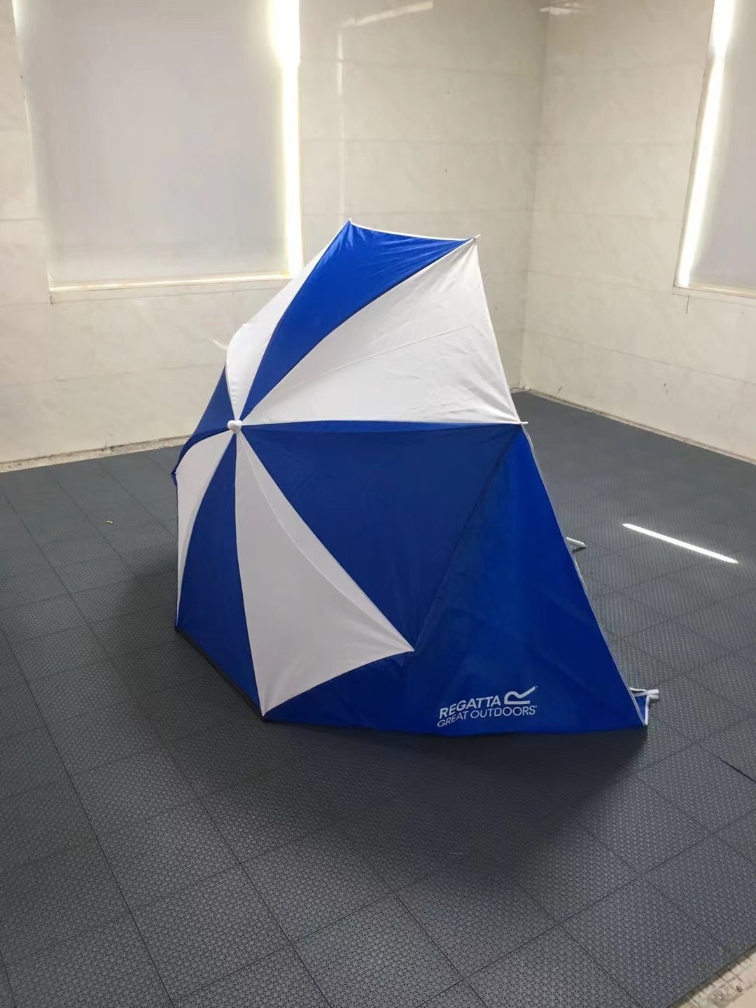 Hot Sale Pop up Polyester Beach Umbrella Tent Beach Umbrella Sun Shade for Outdoor Camping Hiking Travelling