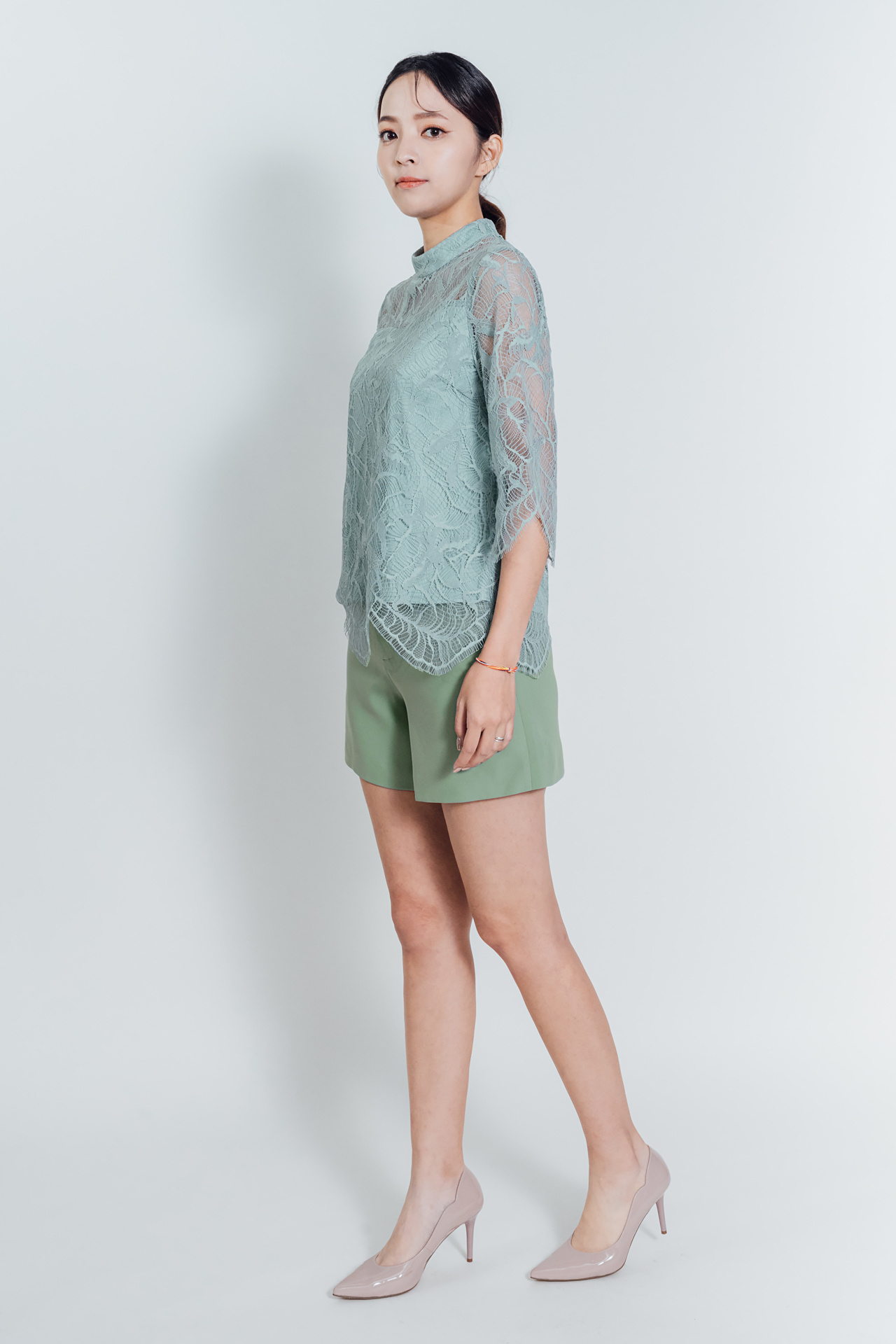 Women's Suit shorts with Structured Tailoring for a Slimming Effect