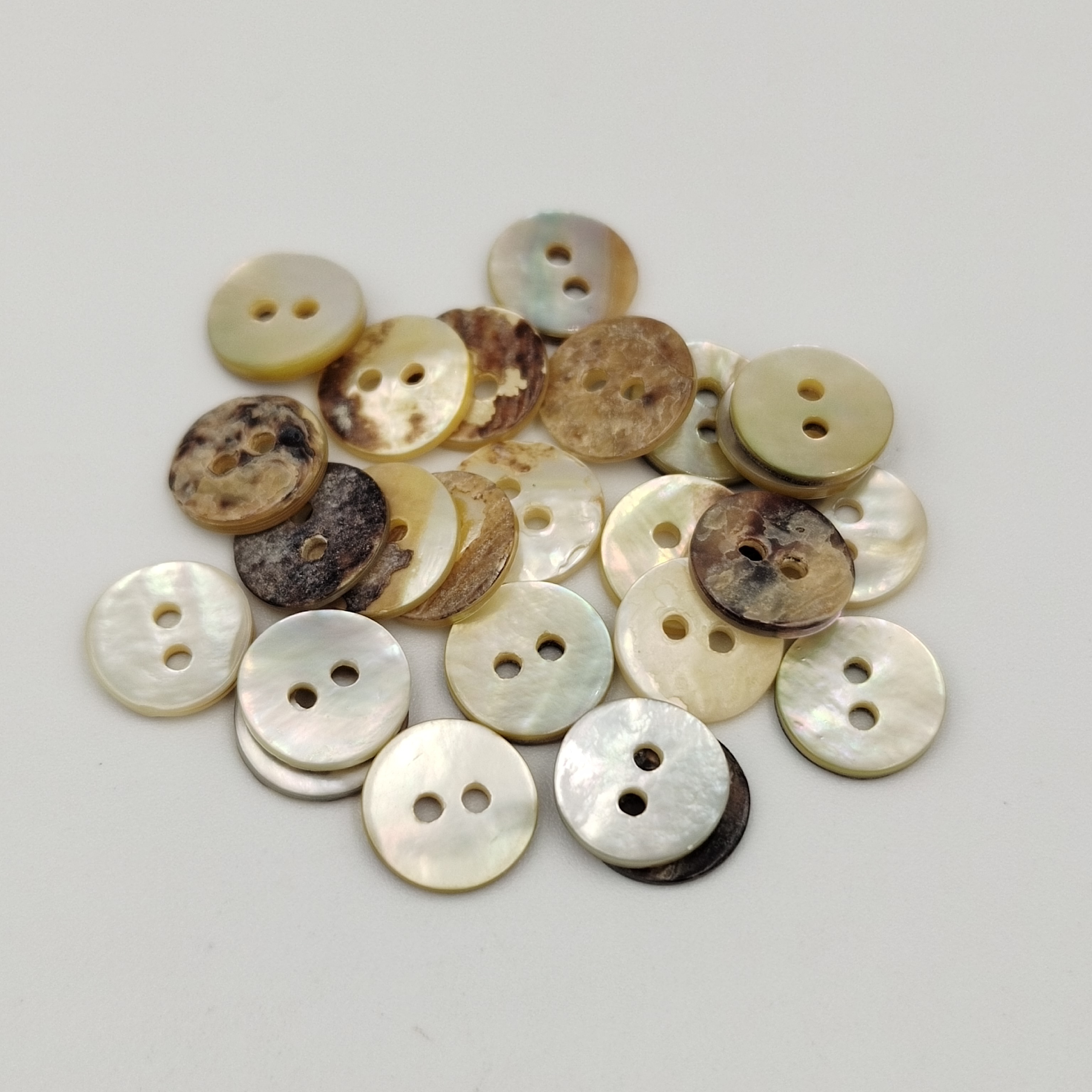 Factory wholesale high quality seashell buttons akoya button 2 holes natural agoya shell button for shirt