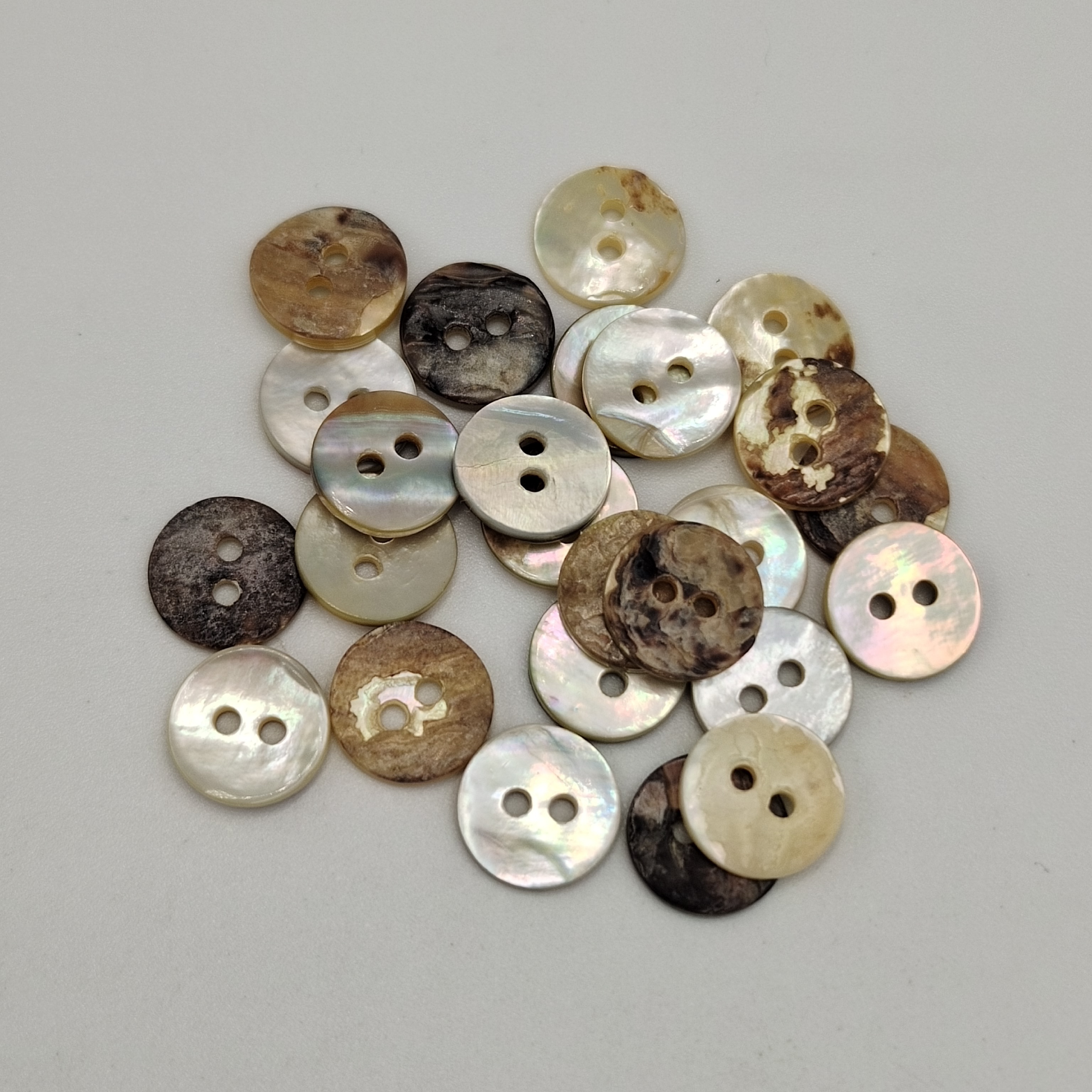 Factory wholesale high quality seashell buttons akoya button 2 holes natural agoya shell button for shirt